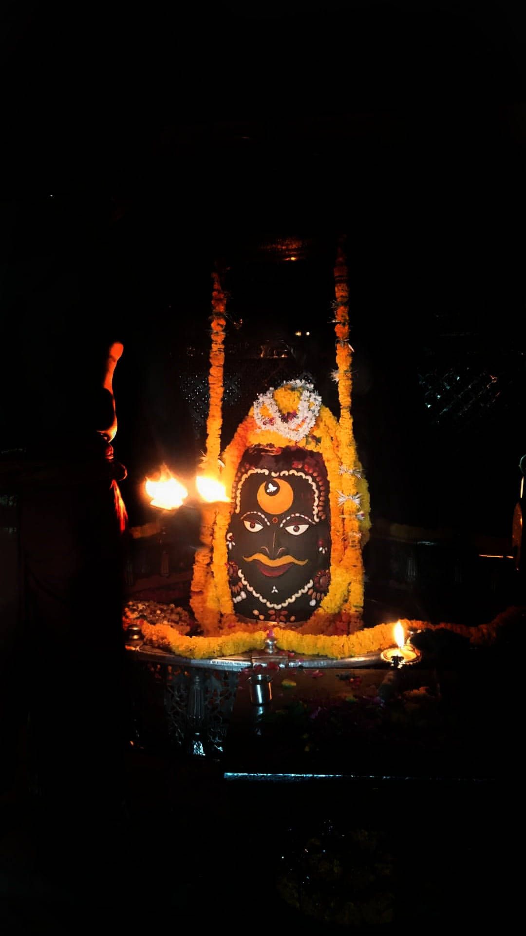 1080x1920 Download Illuminated Bust Of Mahakal Photo Wallpaper