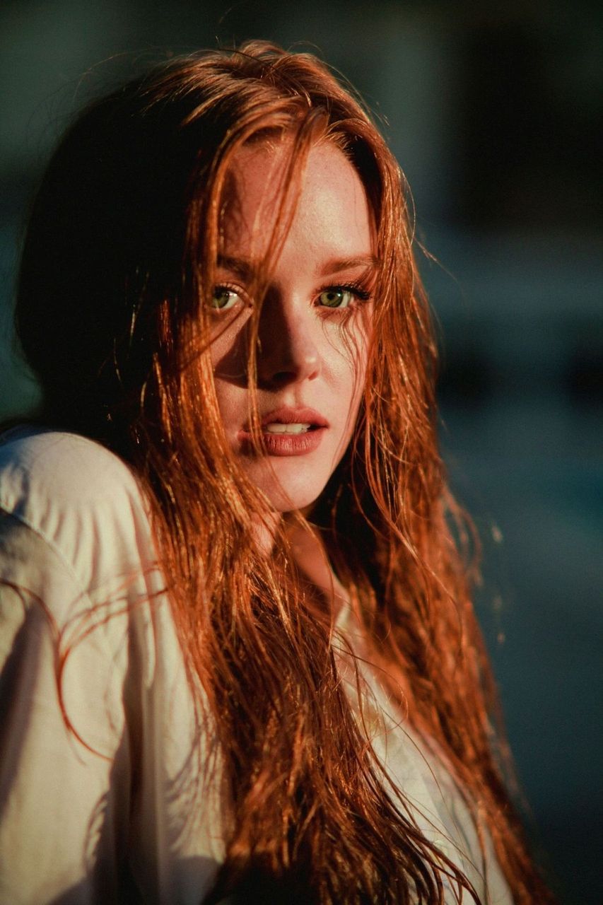 853x1280 Abigail Cowen, women, actress, redhead, green eyes, long hairx1280 Wallpaper