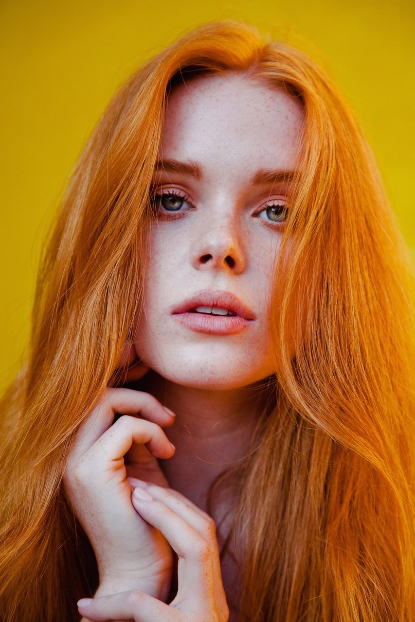 853x1280 Abigail Cowen, women, actress, redhead, green eyes, model, long hair, women indoorsx1280 Wallpaper