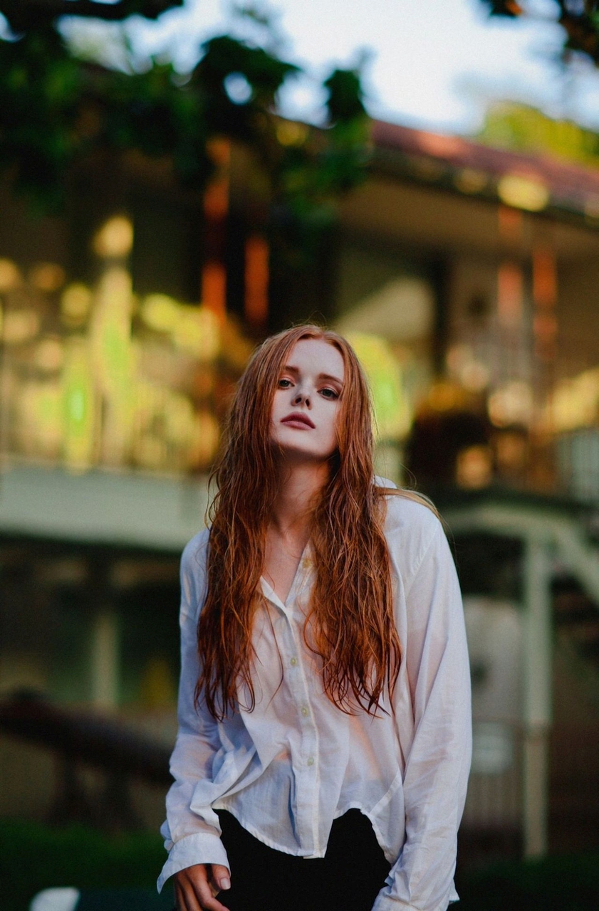 841x1280 Abigail Cowen, women, actress, redhead, green eyes, long hair, wet clothingx1280 Wallpaper