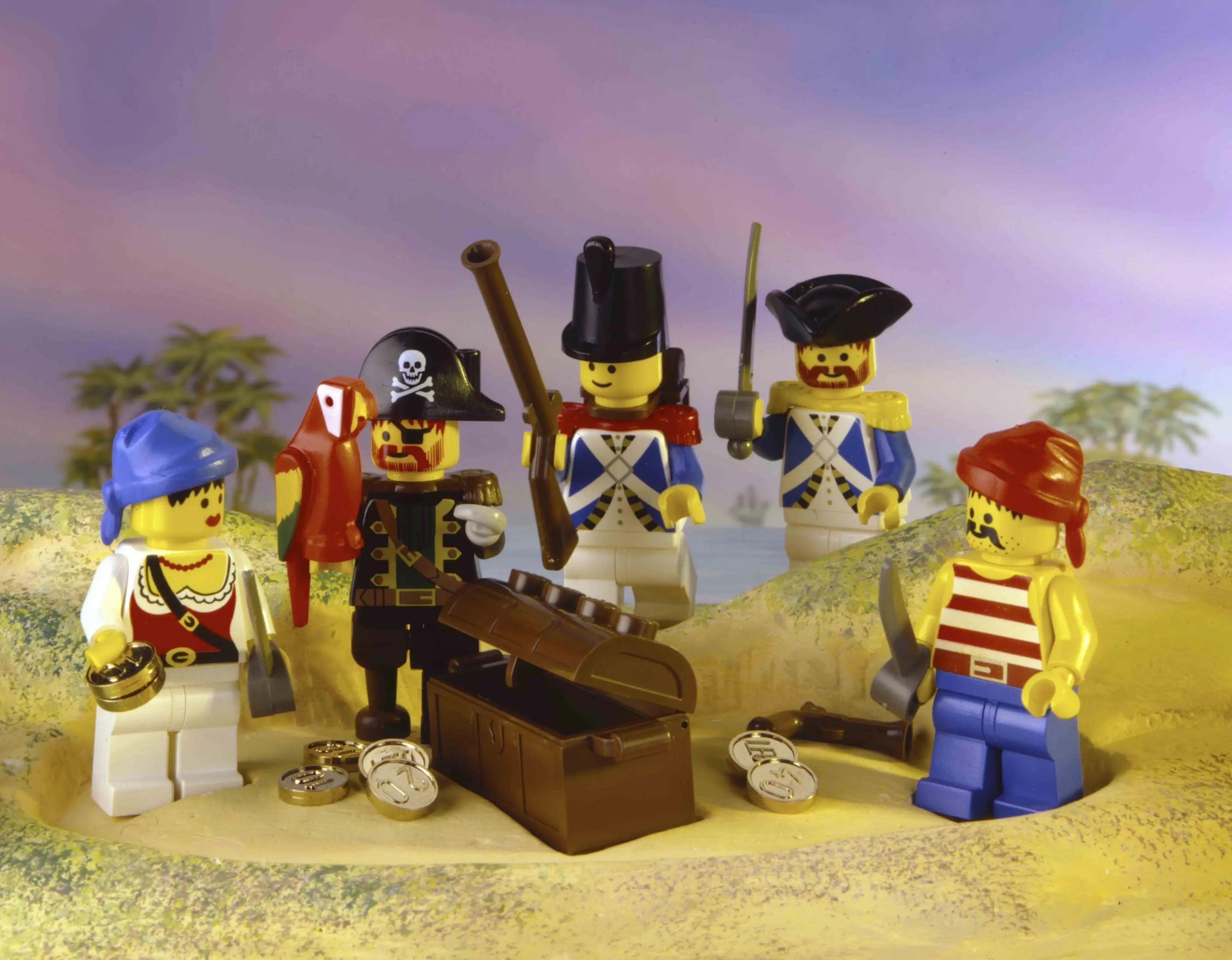 3840x2991 Does anyone know where to find old Lego box background?