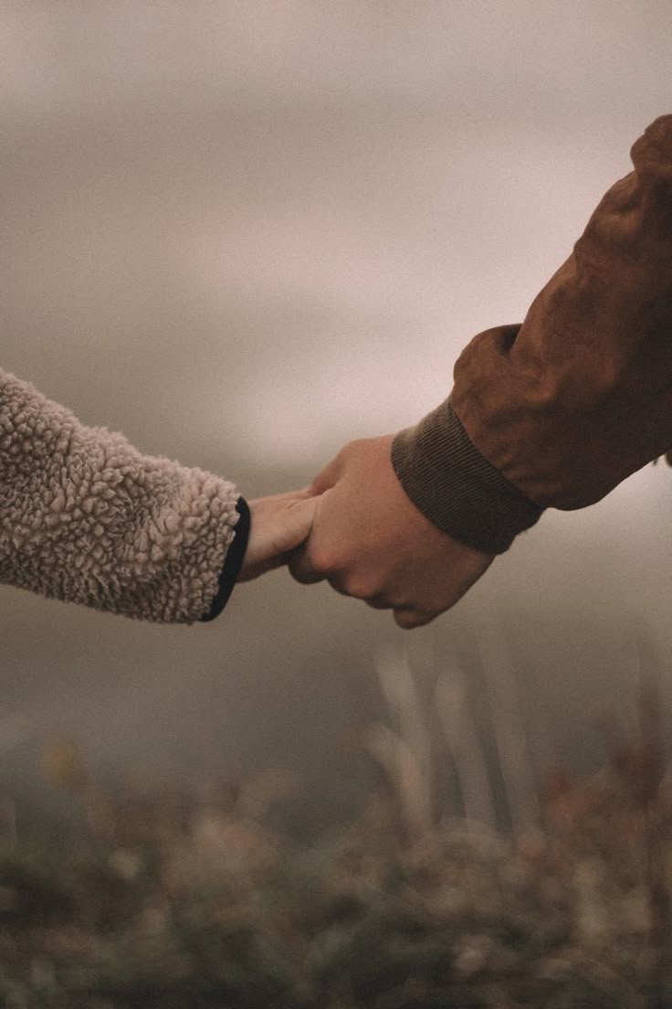 736x1104 Holding hand photography. Holding hands aesthetic couple wallpaper, Photo of couples holding hands, Love couple