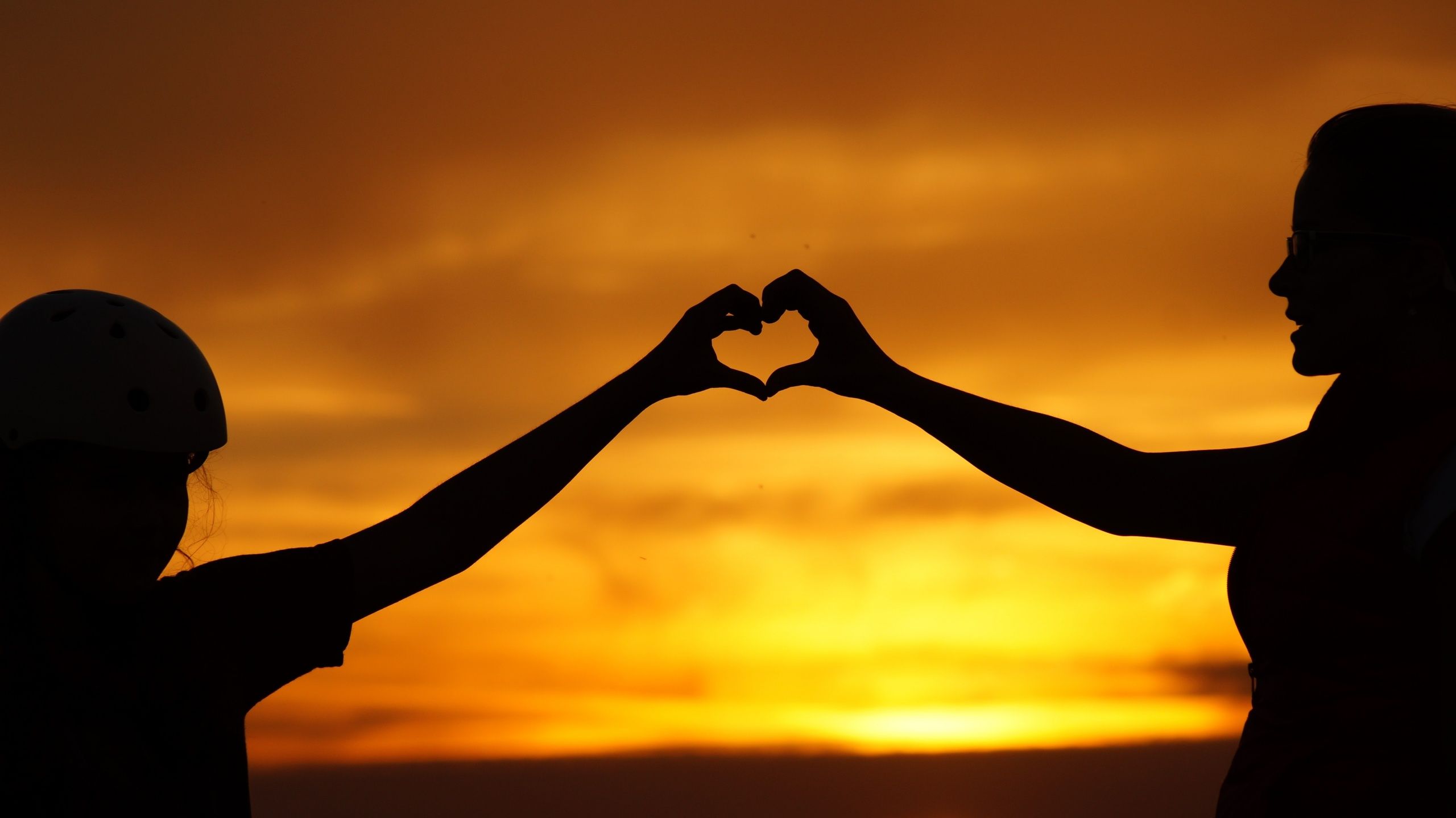 2560x1440 Hands together Wallpaper 4K, Silhouette, Love heart, Lovers