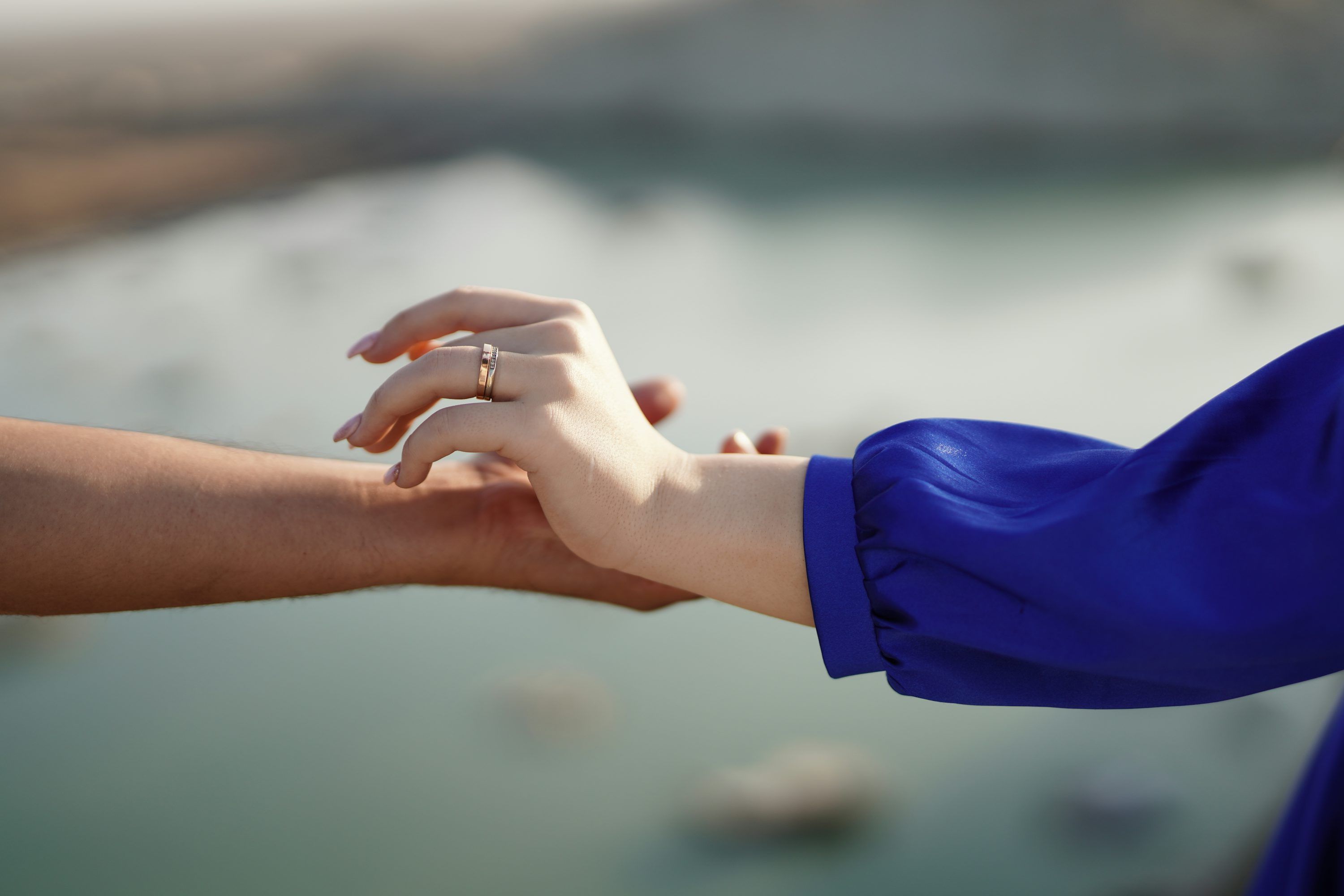 3000x2000 A close up of two people holding hands