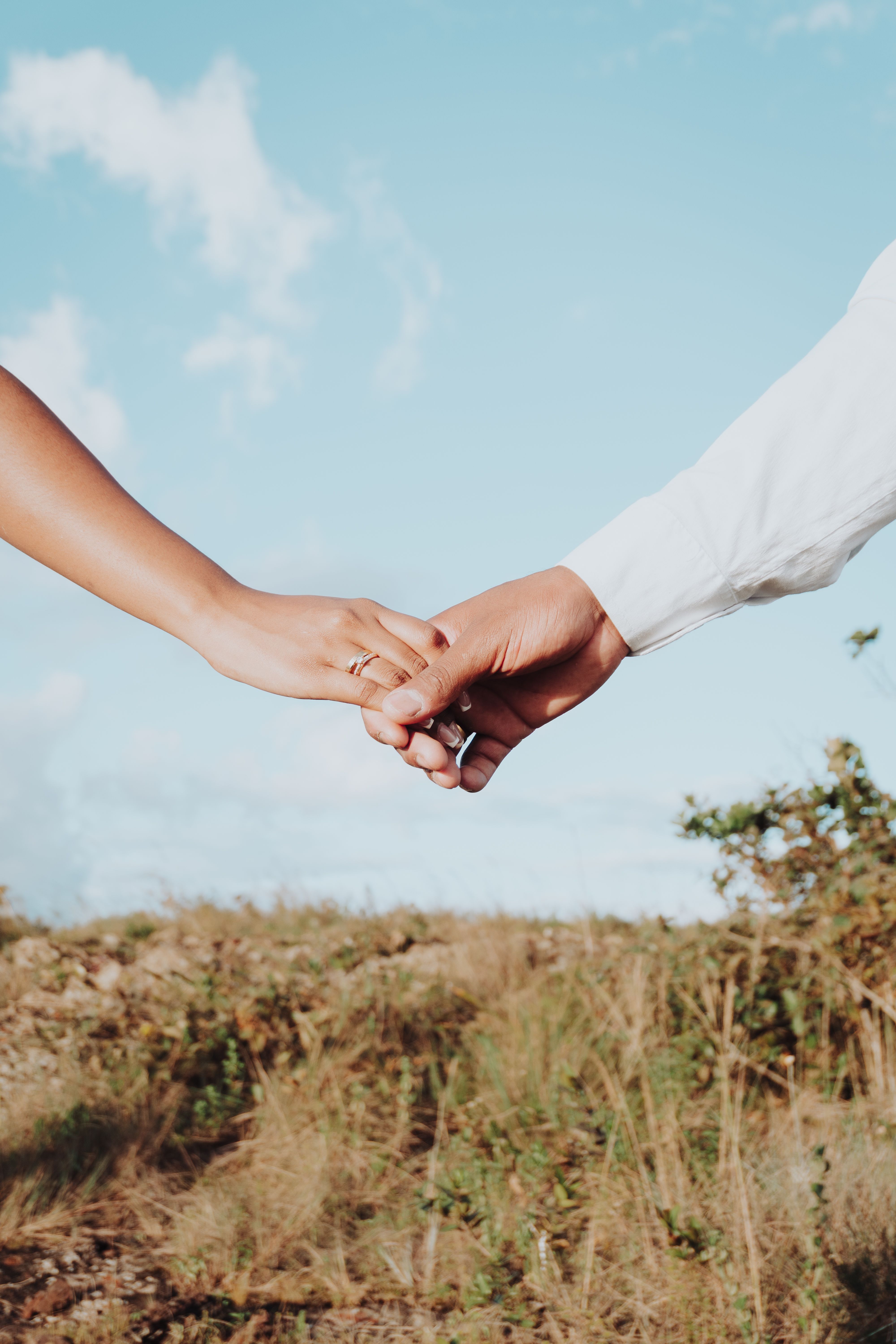 4000x6000 Romantic Couple Holding Hands in Nature · Free