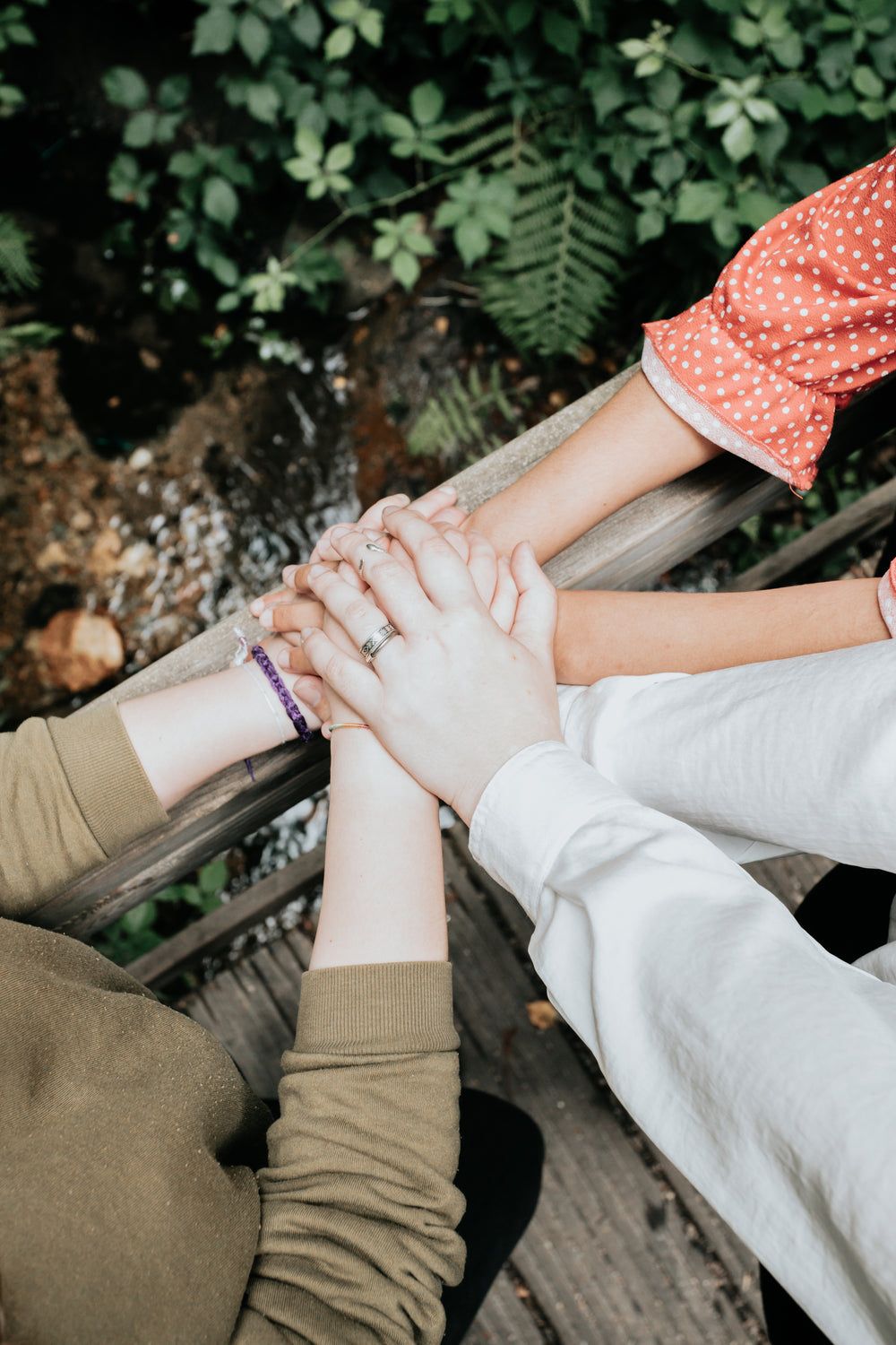 1000x1500 Free Handshake In Modern Office Photo