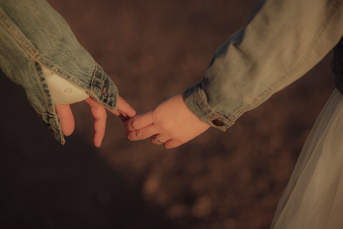 1125x750 Tender Moment of Holding Hands Outdoors · Free