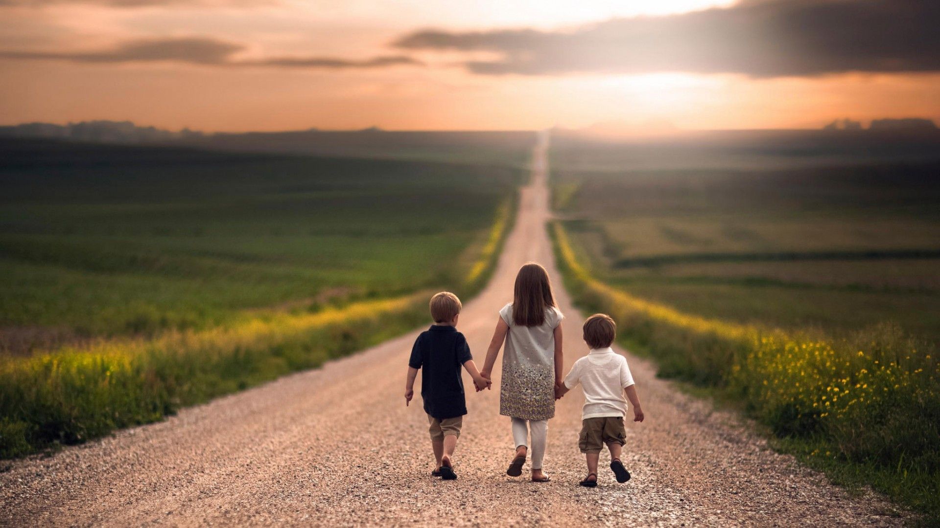 1920x1080 People Holding Hands Wallpaper