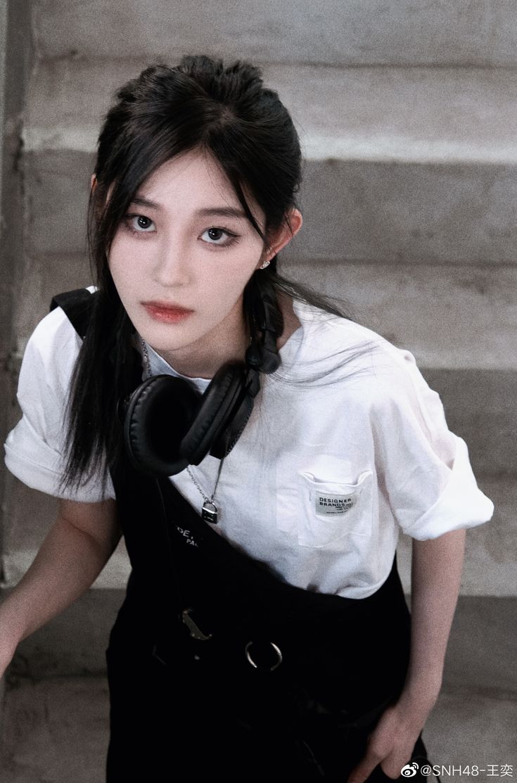 735x1113 wang yi 王奕 snh48