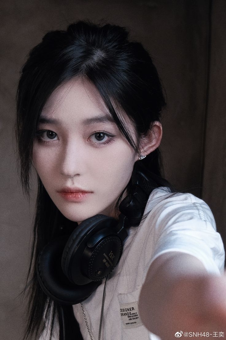 736x1103 Discover 12 Wangyi SNH48 and liubai matching ideas. boyish douyin makeup, chinese tomboy makeup, yuja wang hair and more