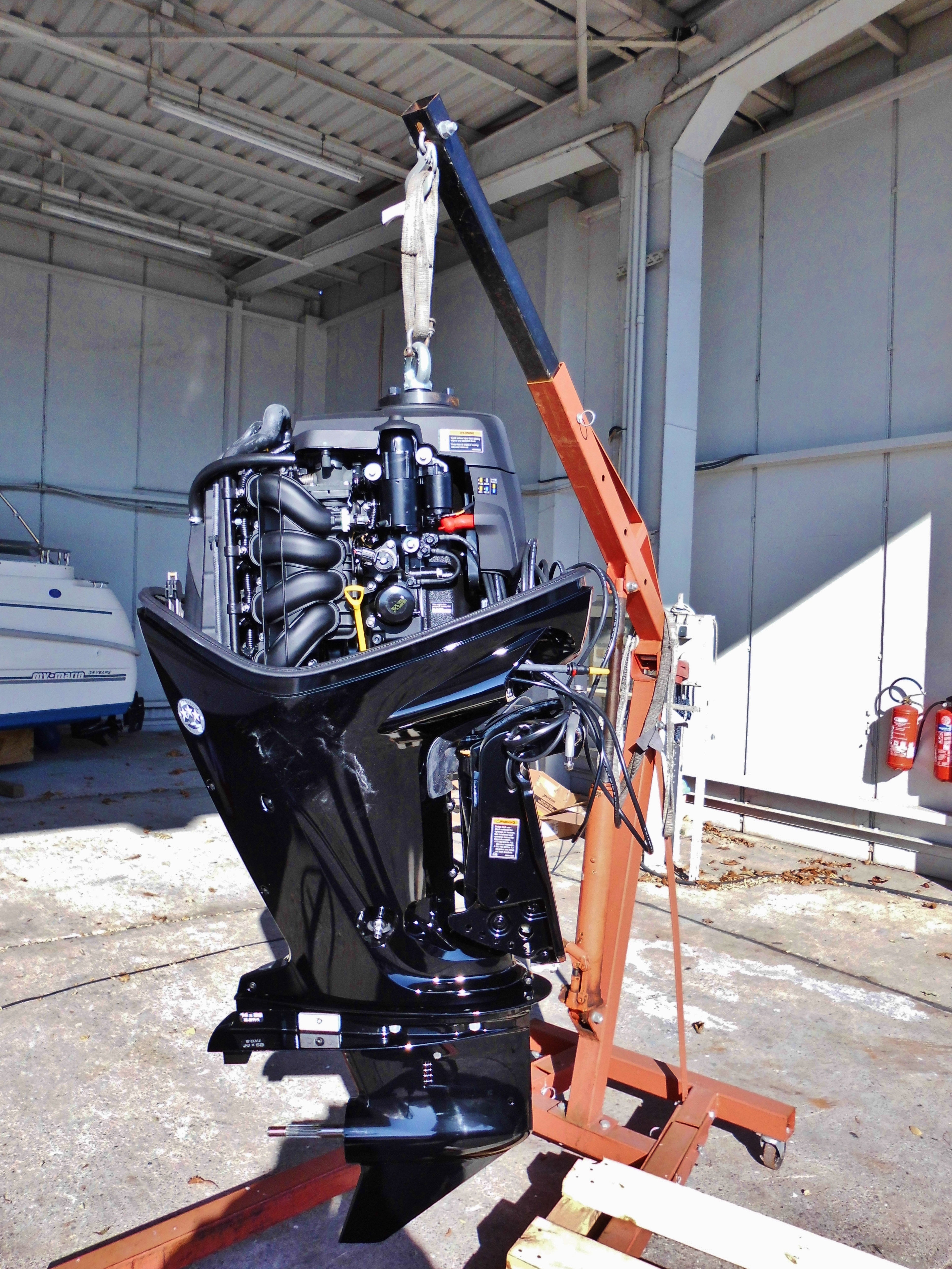 3864x5152 orange and black steel engine hoist free image