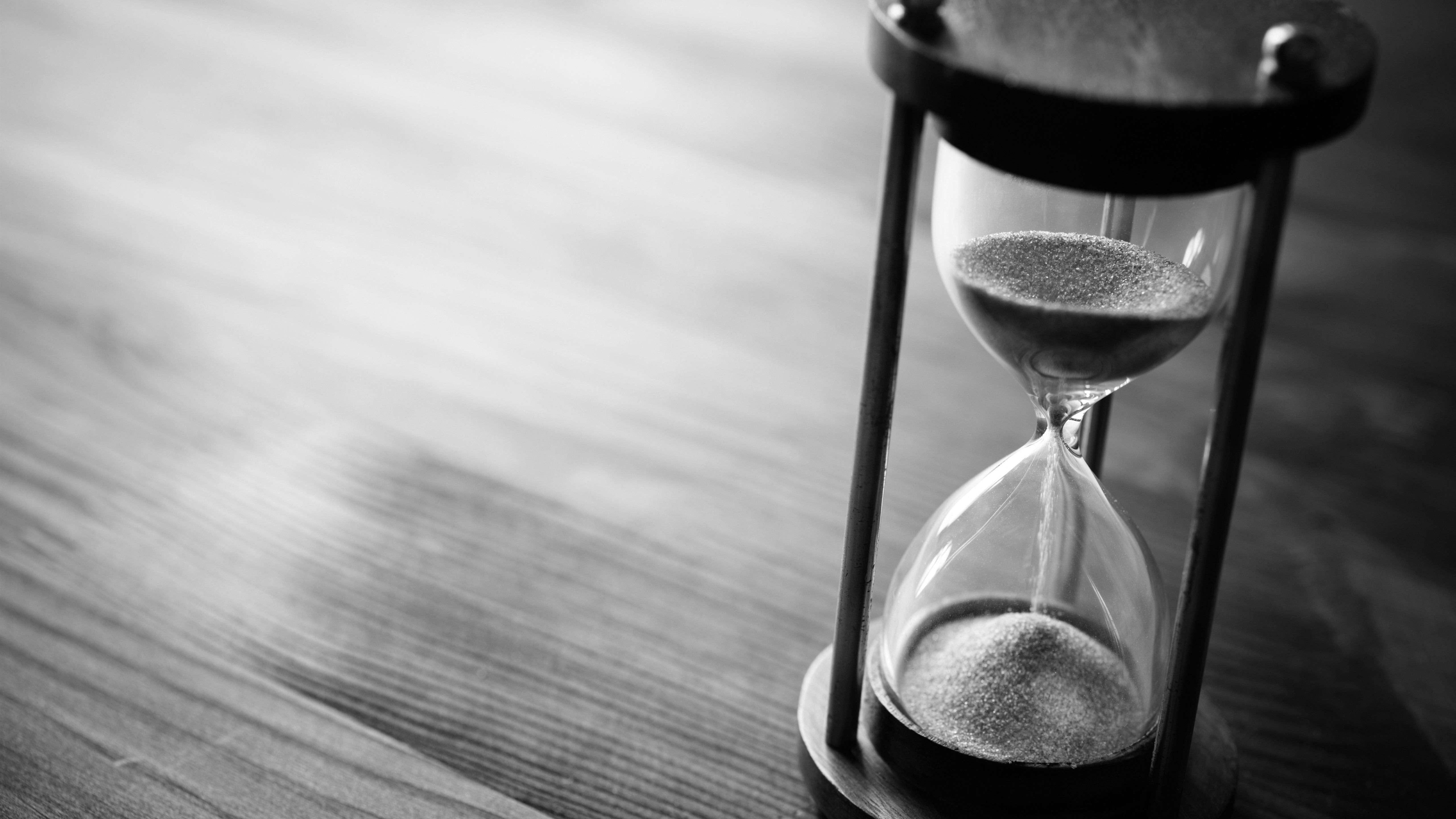 5120x2880 Wallpaper Hourglass, black and white picture 5120x2880 UHD 5K Picture, Image