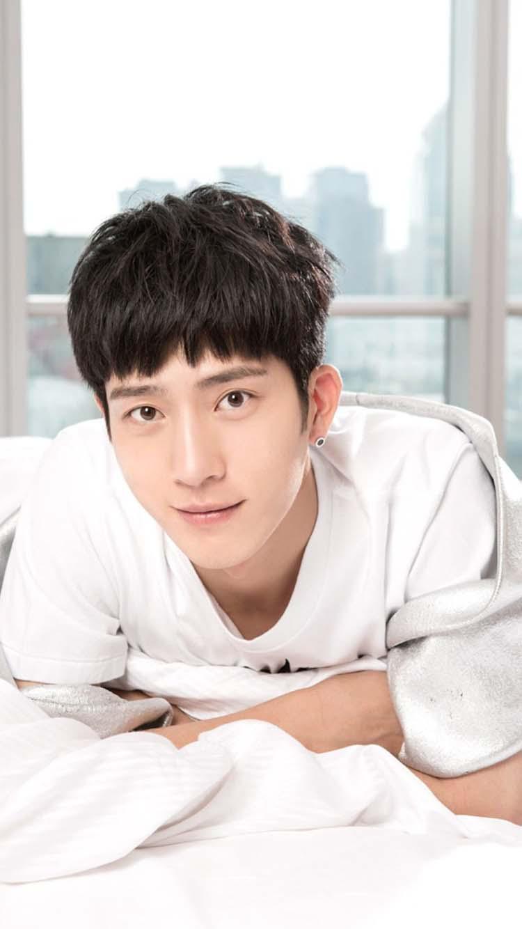 750x1334 Boran Jing Wallpaper