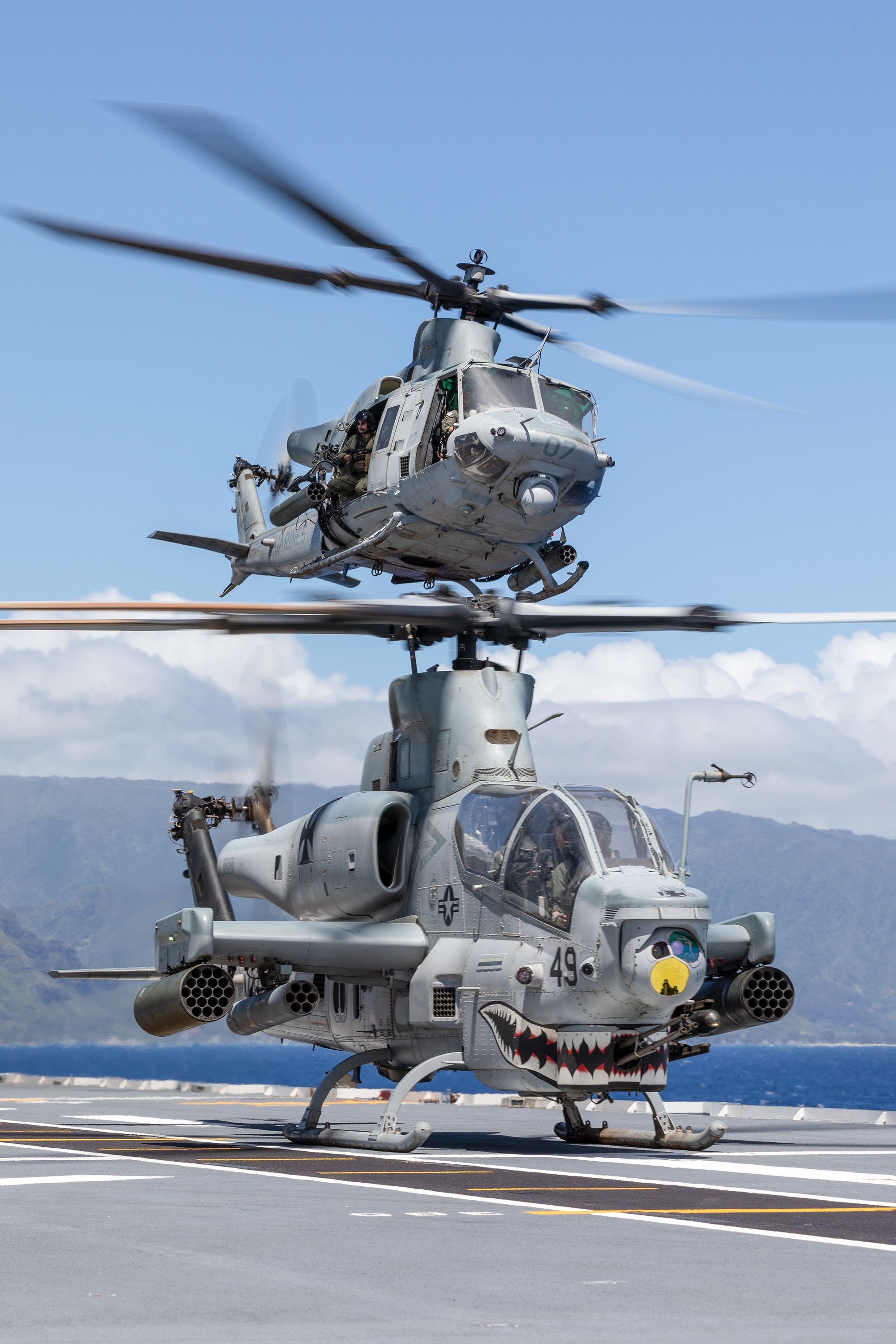 2000x3000 DVIDS 1Y Venom And AH 1Z Viper Refuel On HMAS Canberra [Image 8 Of 8]