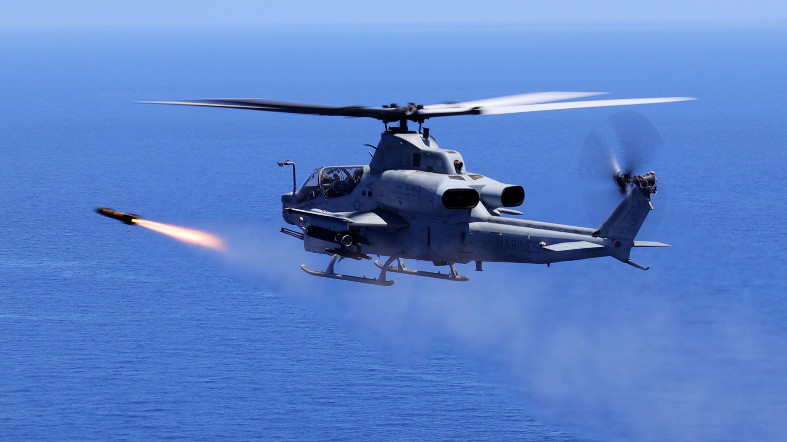 2560x1440 Born To Strike: The AH 1Z Viper Helicopter, Explained
