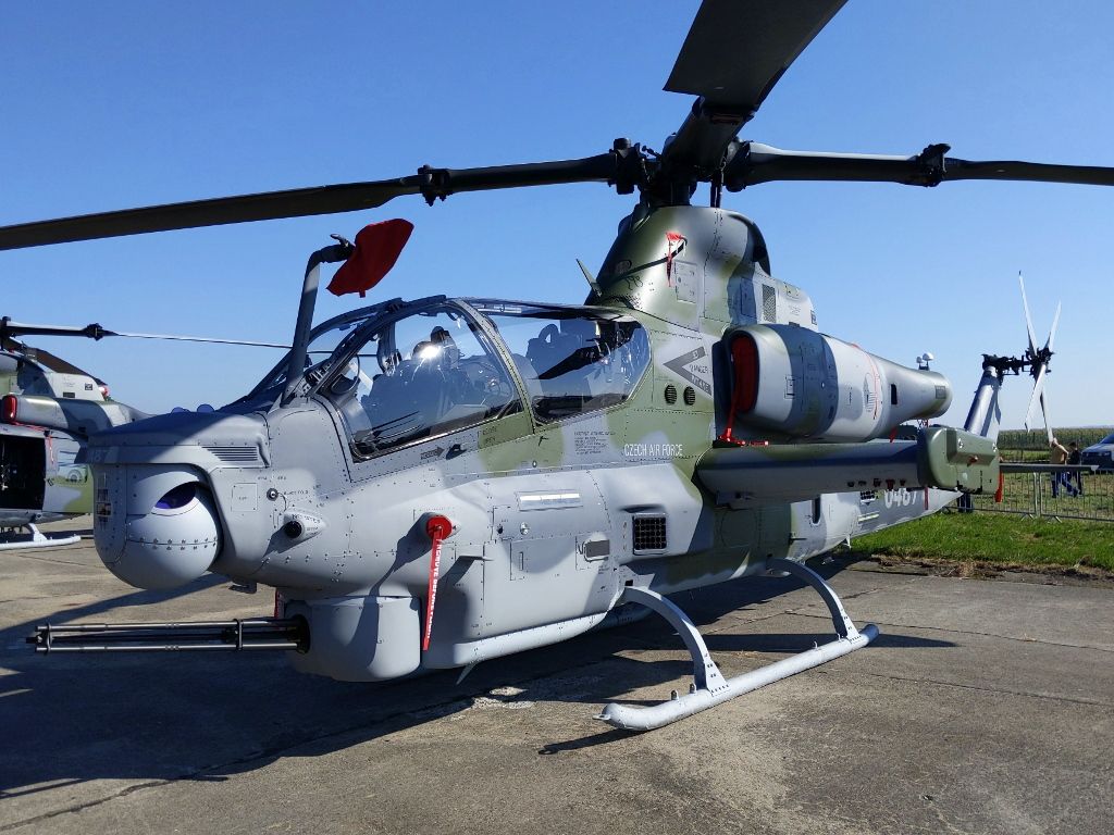 1024x768 Bell AH 1Z Viper CzAF 0487 At NATO Days