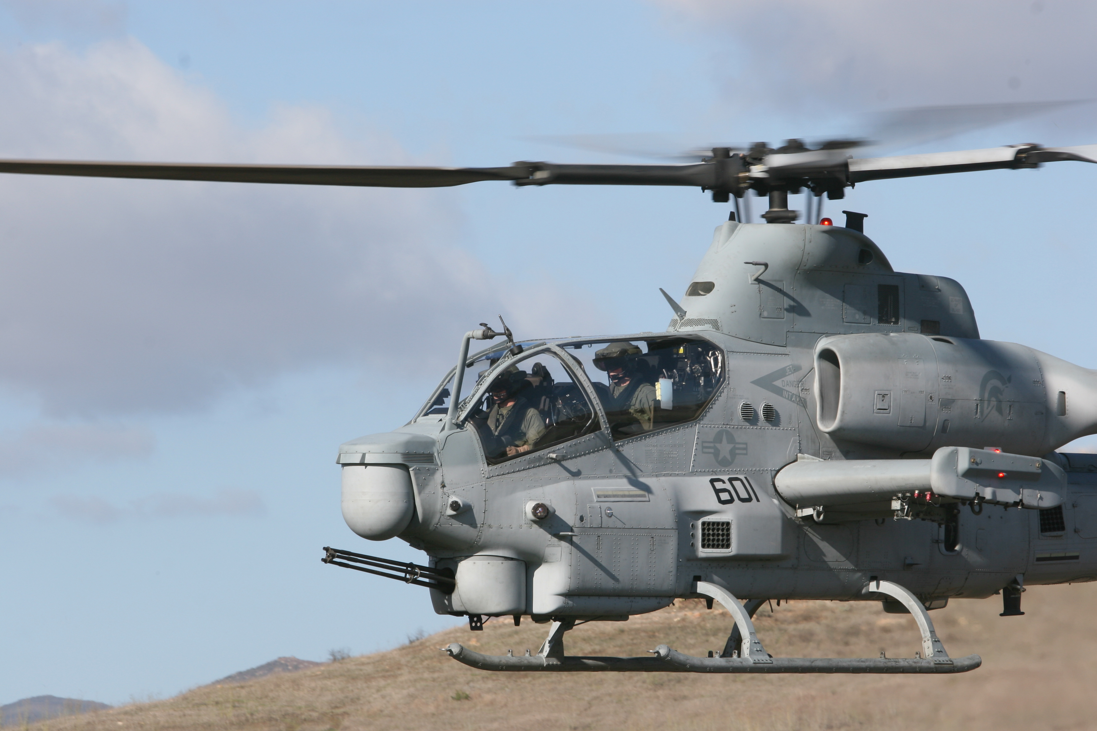 3504x2336 AH 1Z Viper (USMC) Pendleton