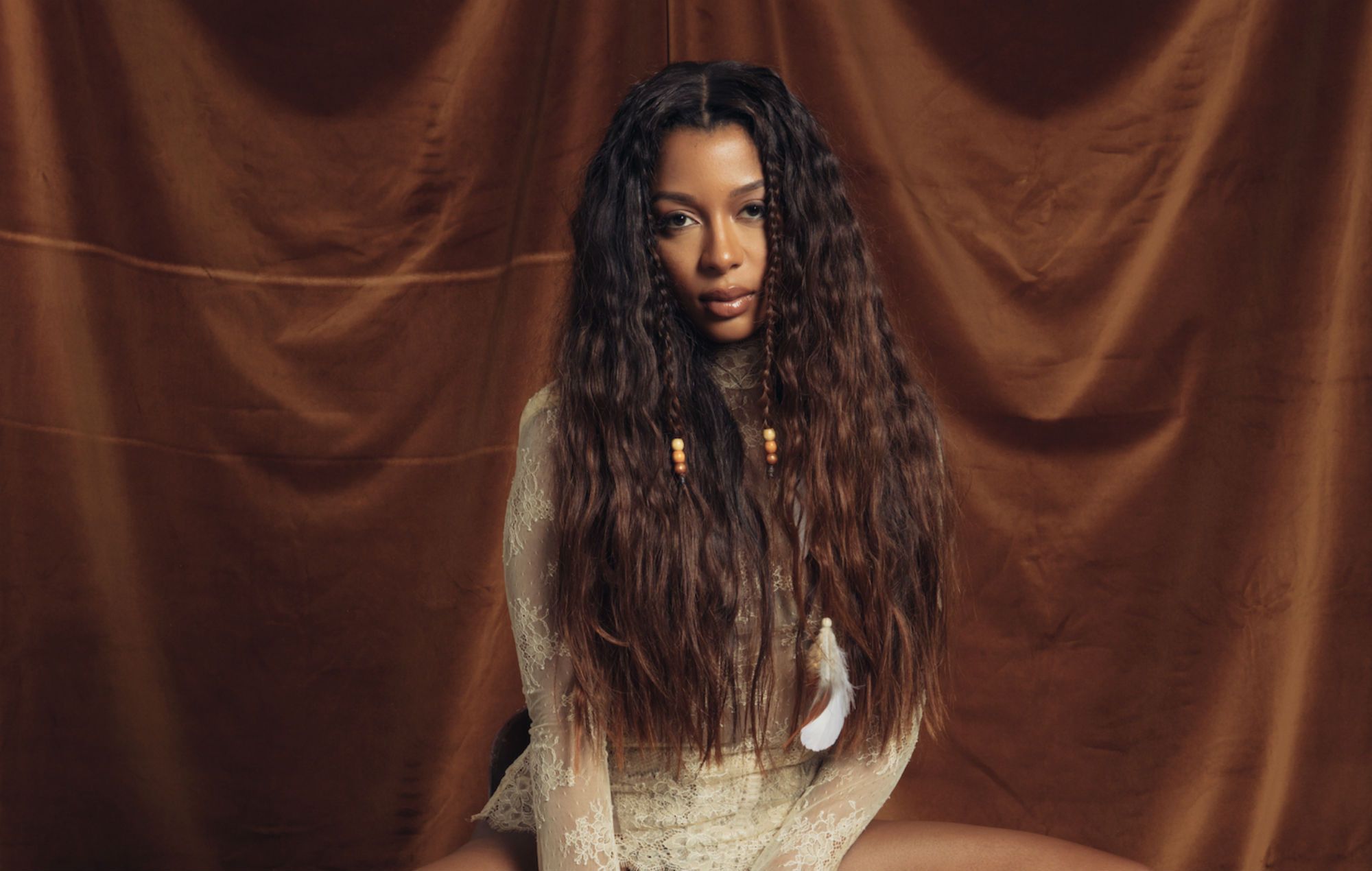 2000x1270 Victoria Monet Wallpaper