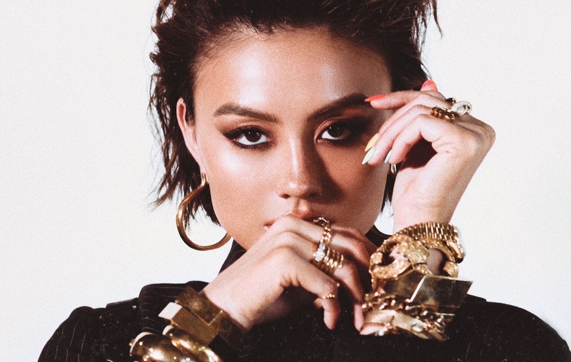 2000x1270 Agnez Mo Helps Open Field Clinic In Indonesia For COVID 19 Vaccinations