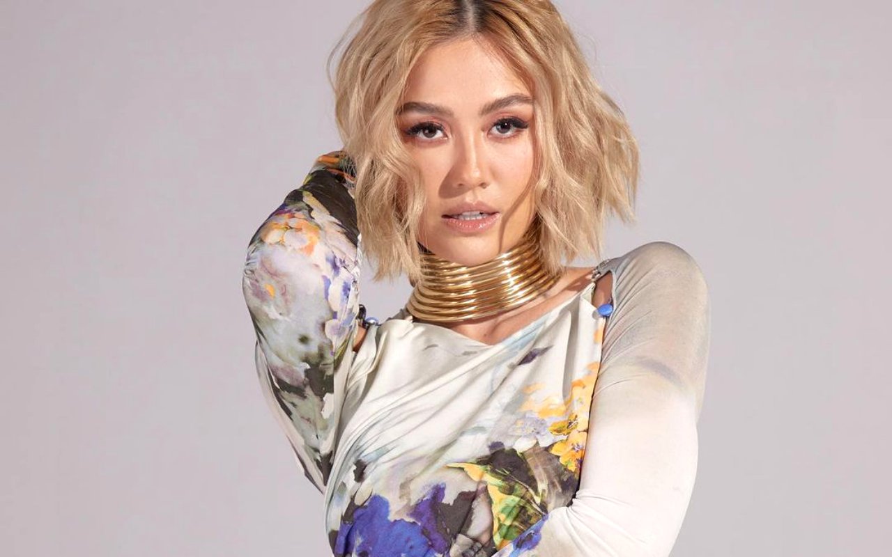 1280x800 Keren! Wajah Agnez Mo Mejeng di Sampul Majalah Ternama Amerika