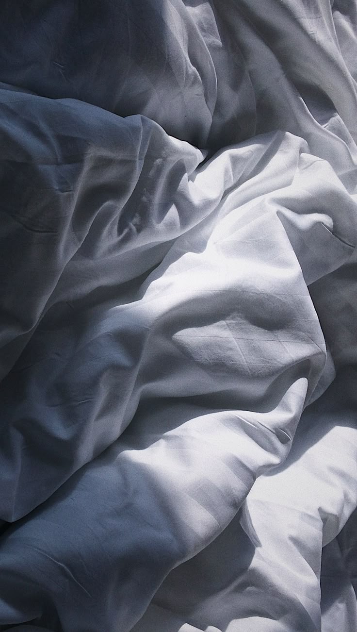 736x1302 Unmade Bed with White Sheets and Pillows. קיר תמונות, Black wallpaper iphone, Tumblr wallpaper