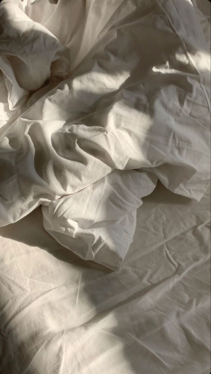 678x1200 Cozy and Comfy Bed Inspiration. Gemütliches bett, Bequemes bett, Ästhetische bilder