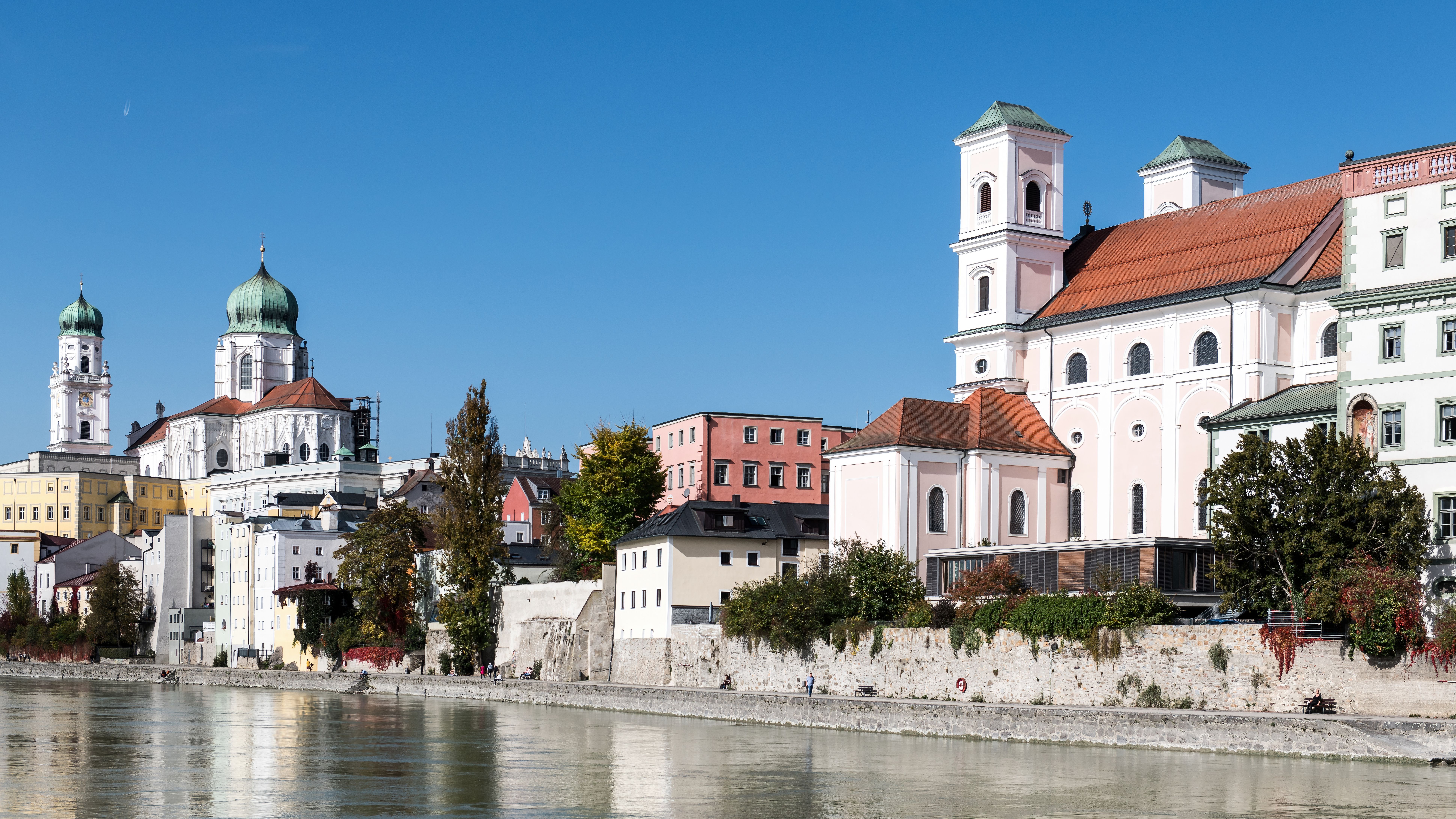 7756x4363 Old Town of Passau, Germany Seen from the River Danube · Free