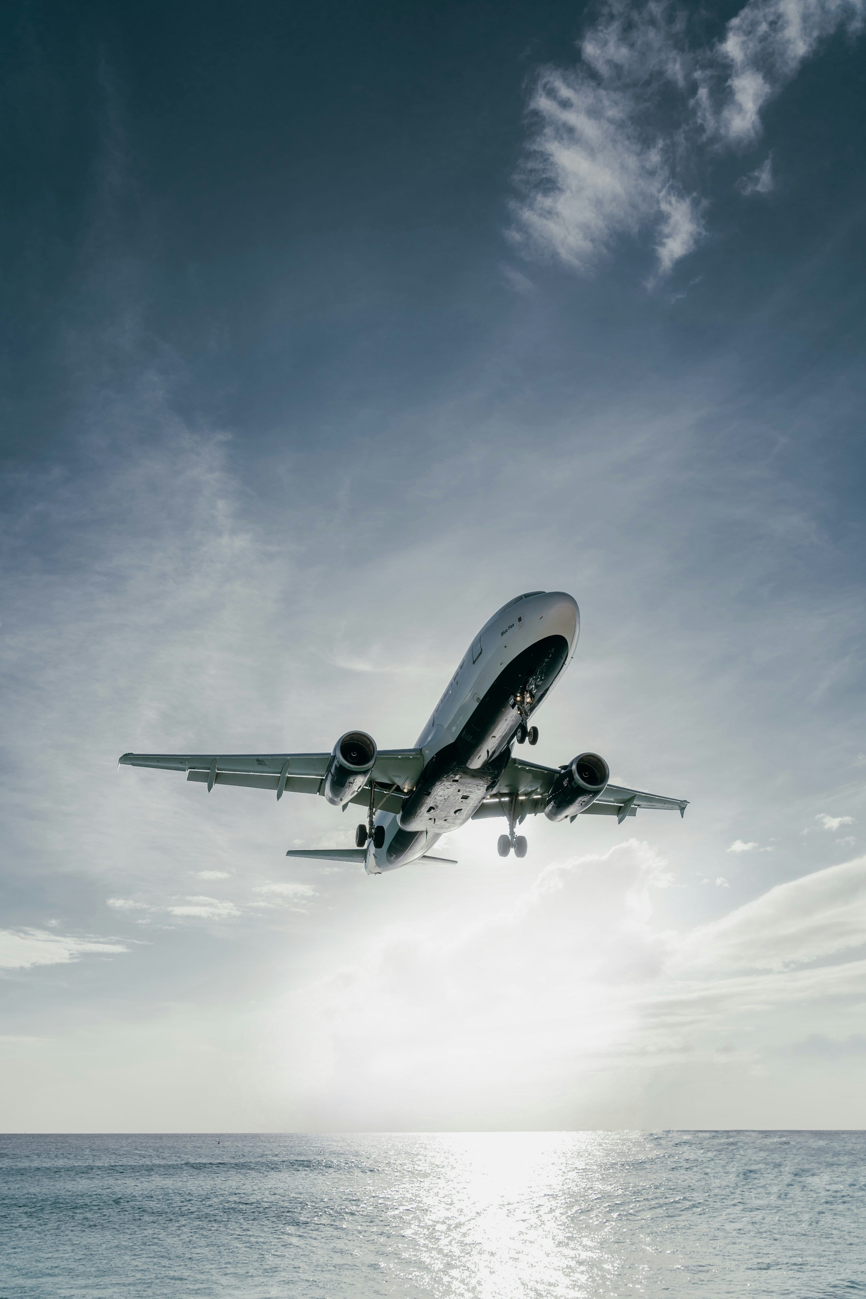 3000x4500 Plane Landing Picture. Download Free Image