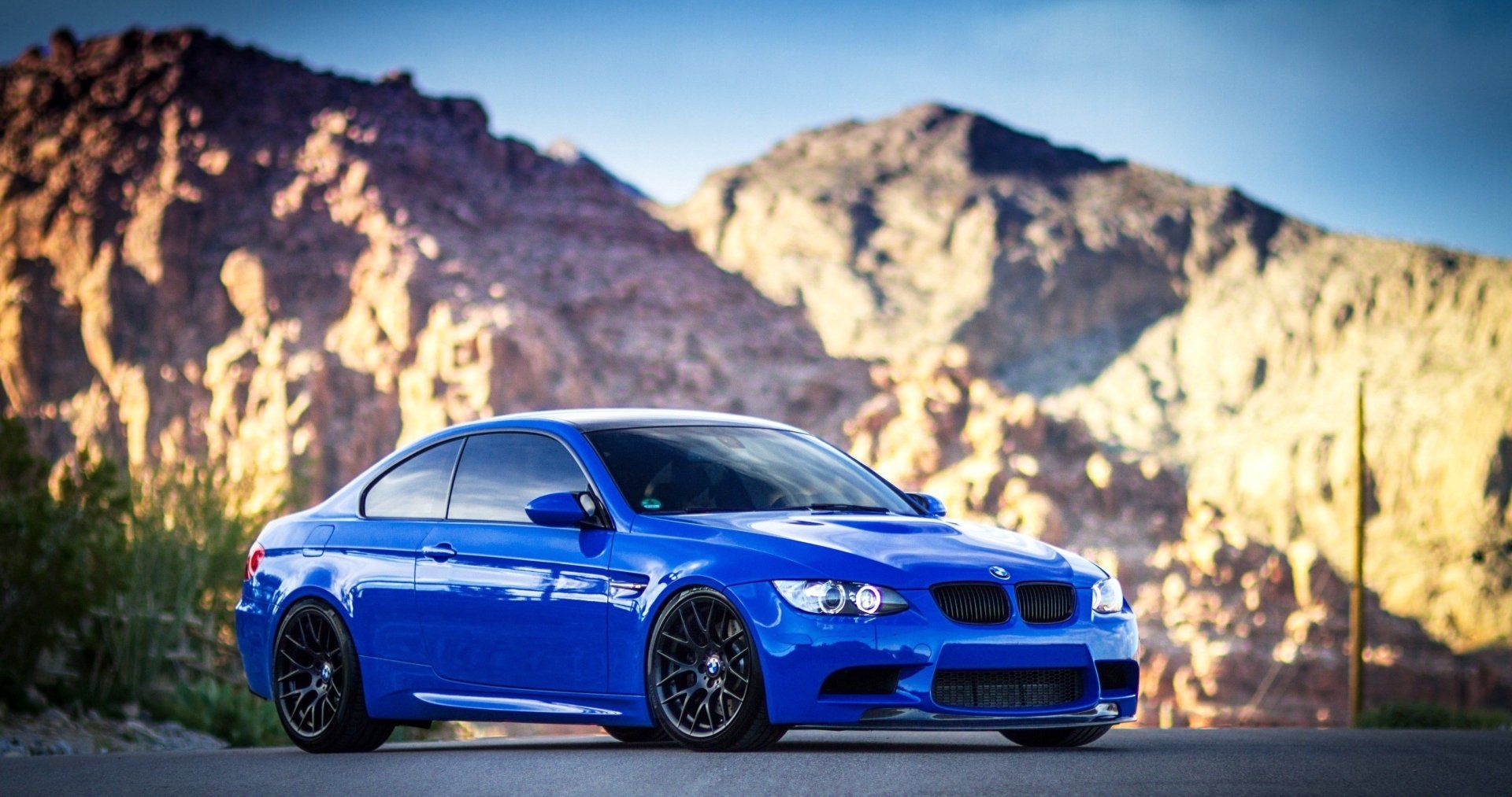 1920x1013 Electric Blue BMW 3 Series