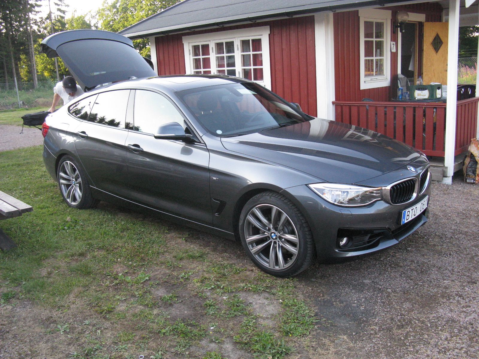1600x1200 BMW 328i GT