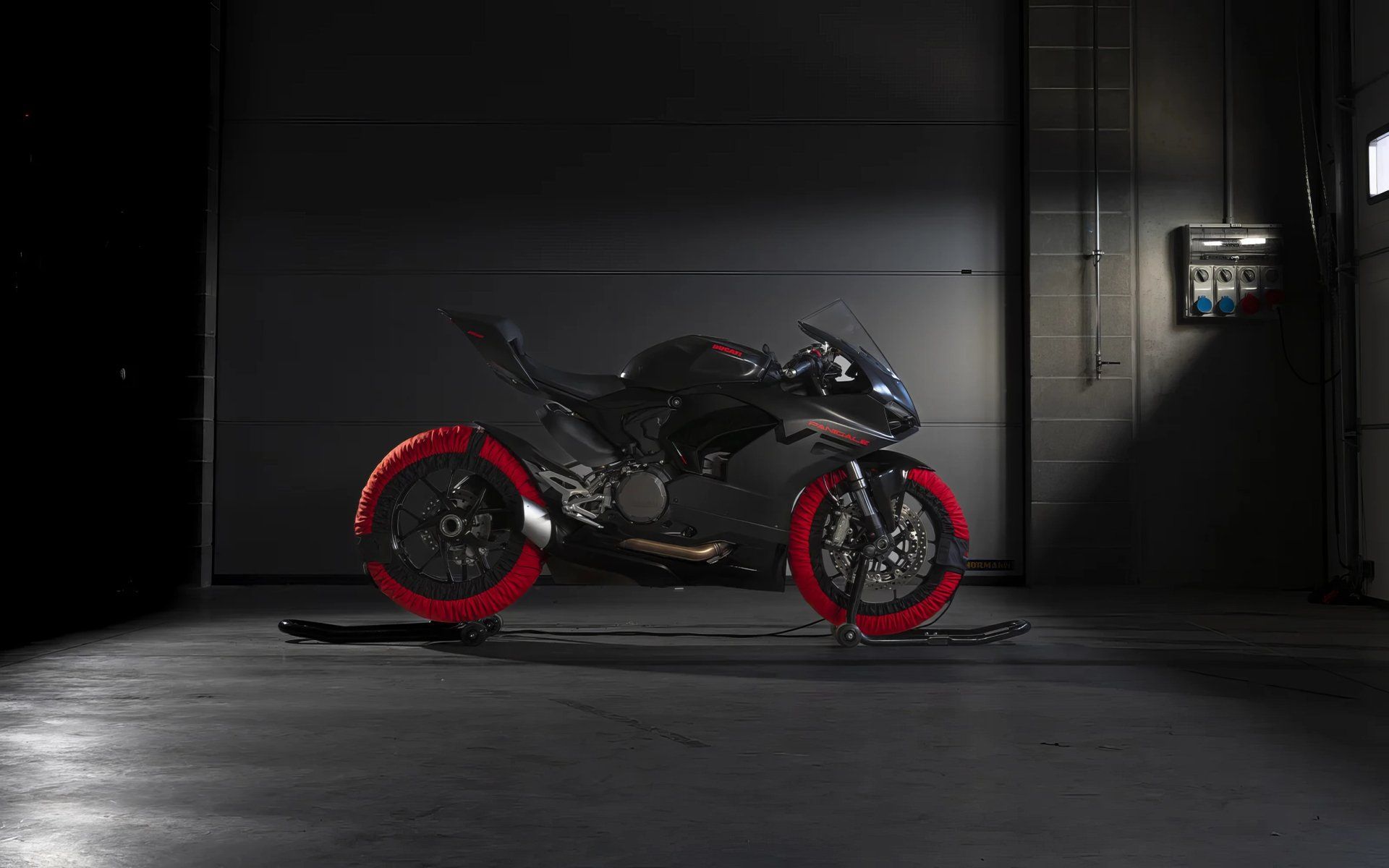 1920x1200 Ducati Panigale V2 Motorcycle HD Wallpaperx2000