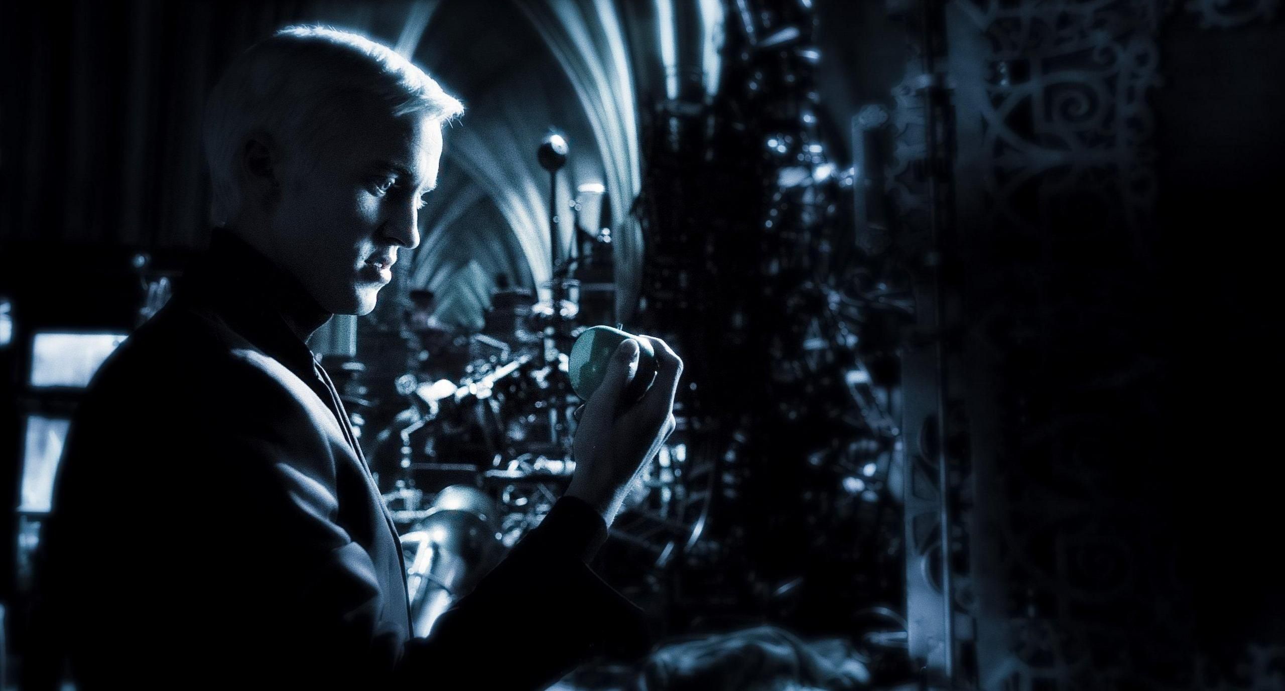2560x1377 Draco Malfoy Wallpaper