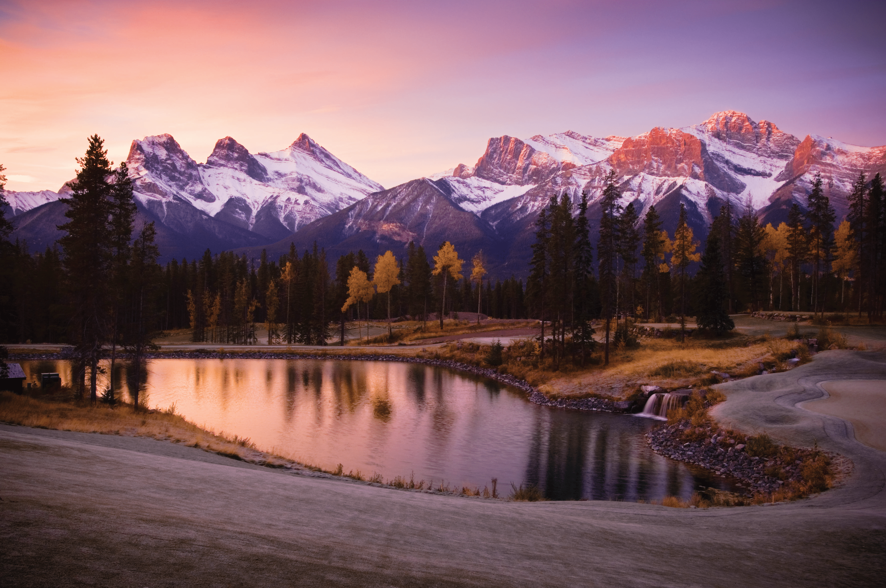 3000x1993 Mountain Tranquility Place: your slice of the Canmore lifestyle