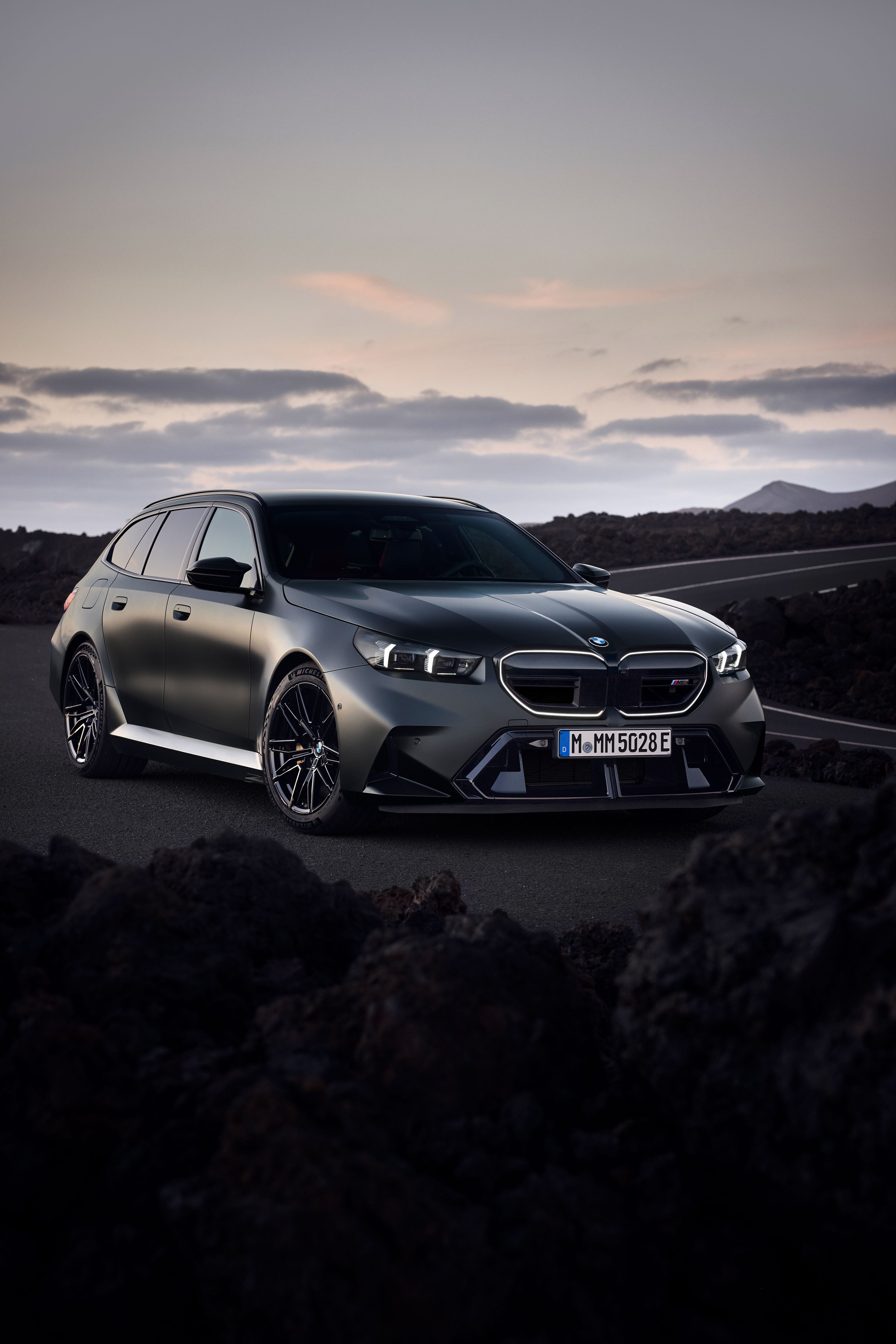 3309x4961 BMW M5 G90 Wallpaper