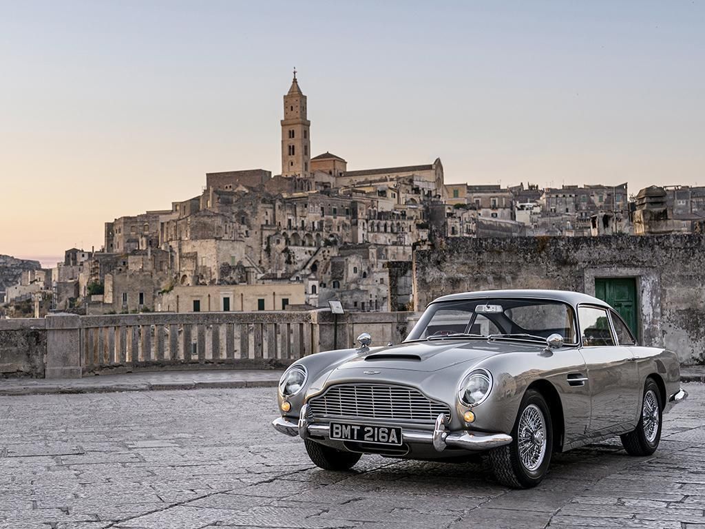 1024x768 The 007 Aston Martin DB5. Pic of the Week