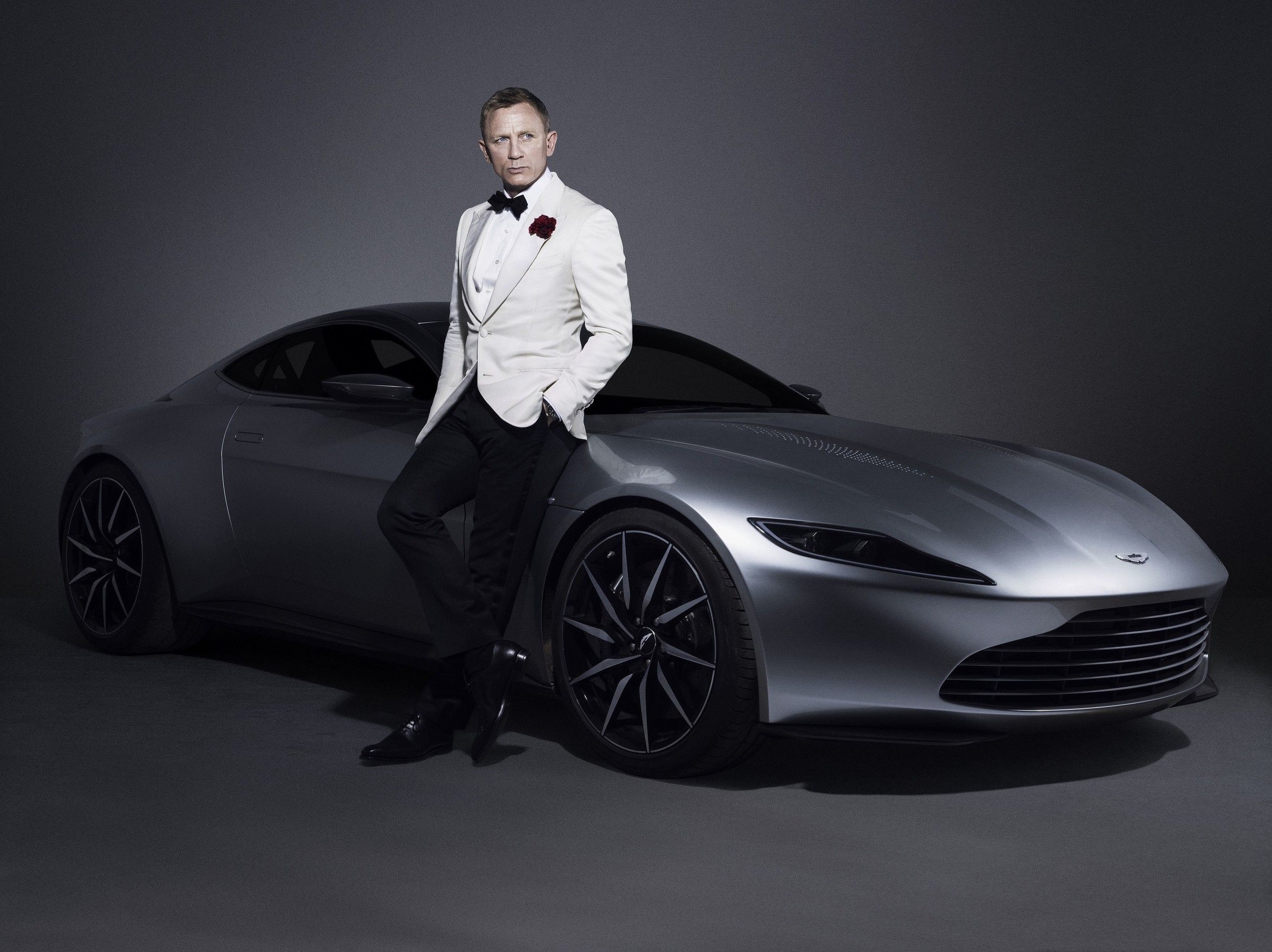 2500x1872 James Bond 007: Aston Martin Elegancex1872