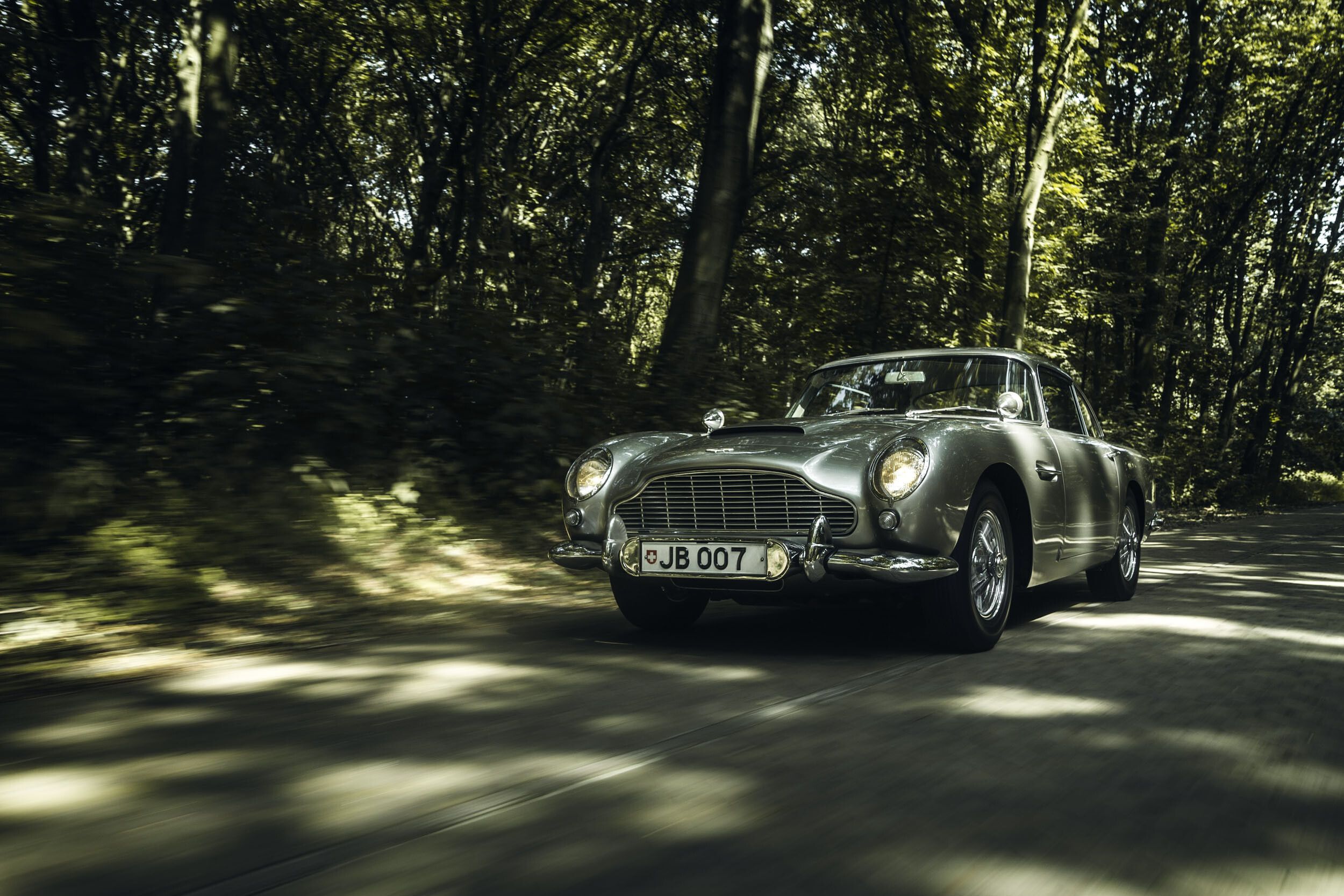 2500x1667 Aston Martin DB5