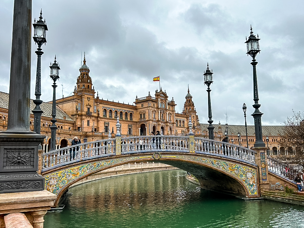 1024x768 Discovering Plaza de España in Seville: A Guide to Spain's Architectural Marvel