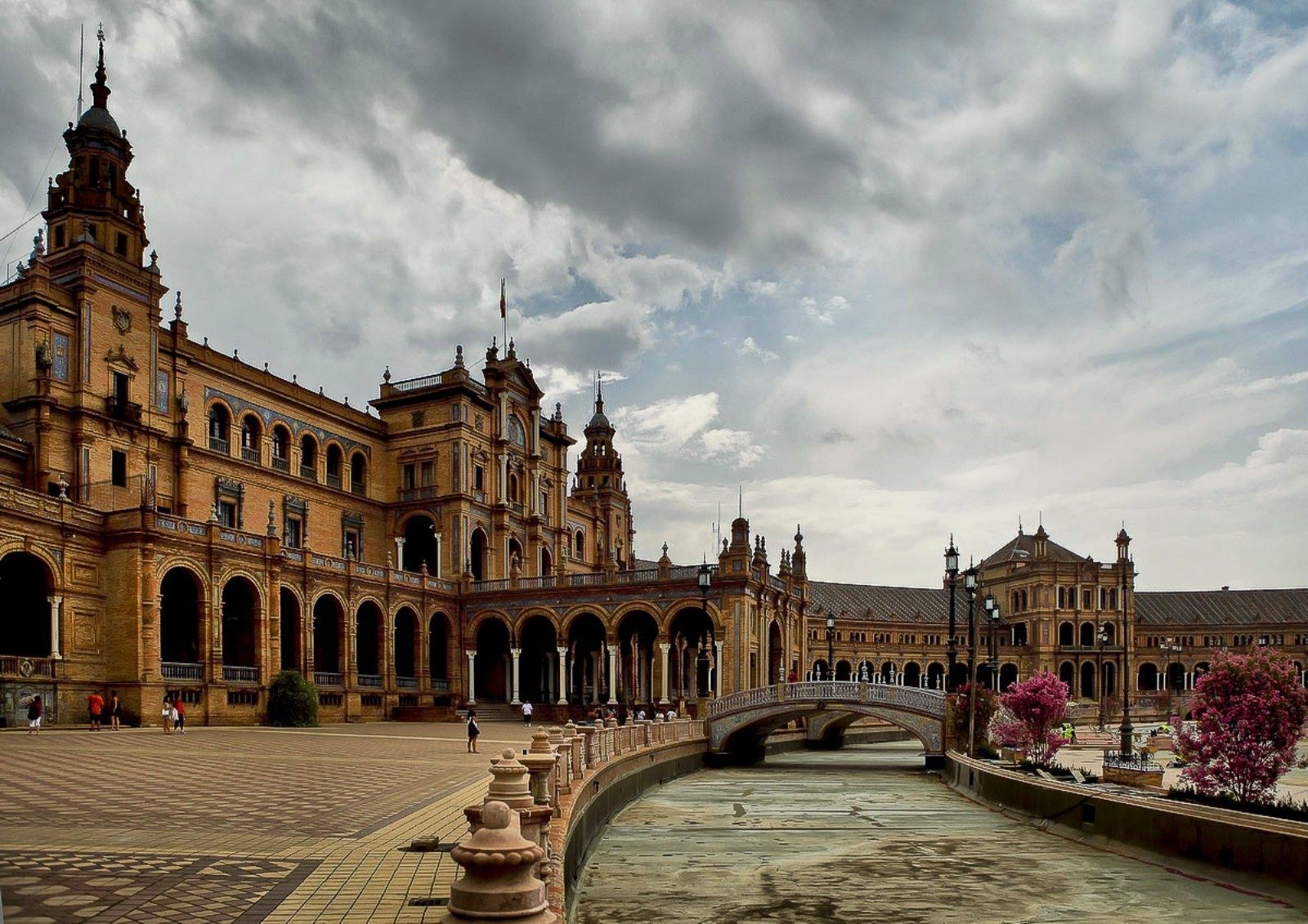 1600x1131 Plaza De España Phone Wallpaper: Free 4K & HD Downloads