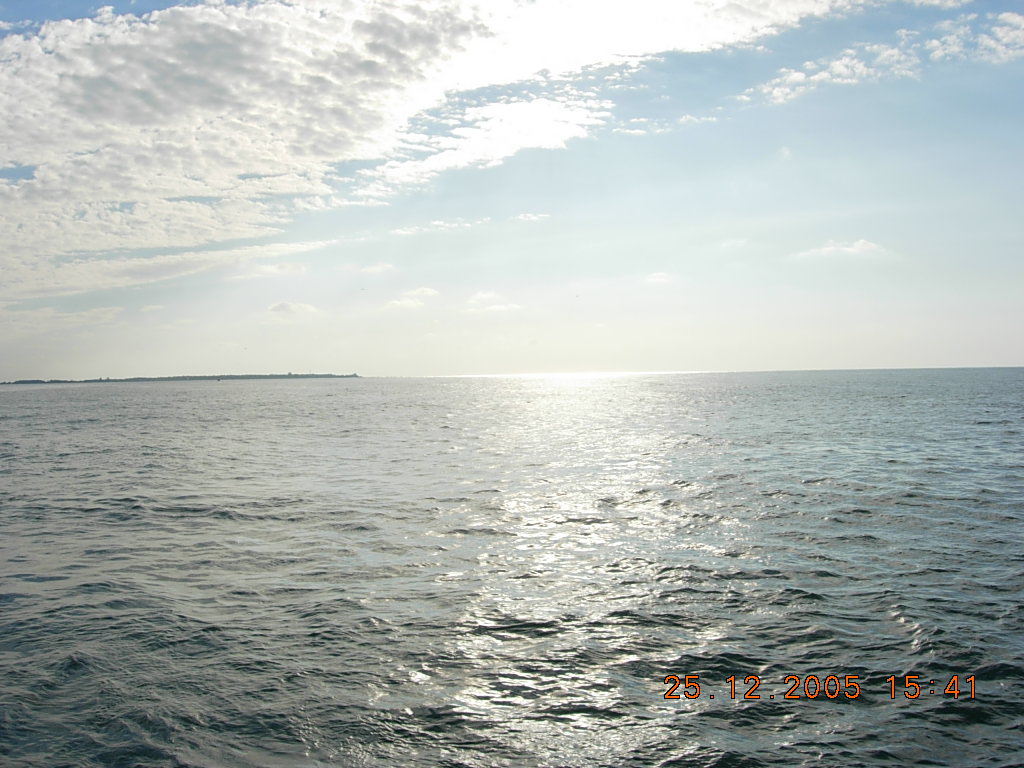 1024x768 St Martin Island on Bay of
