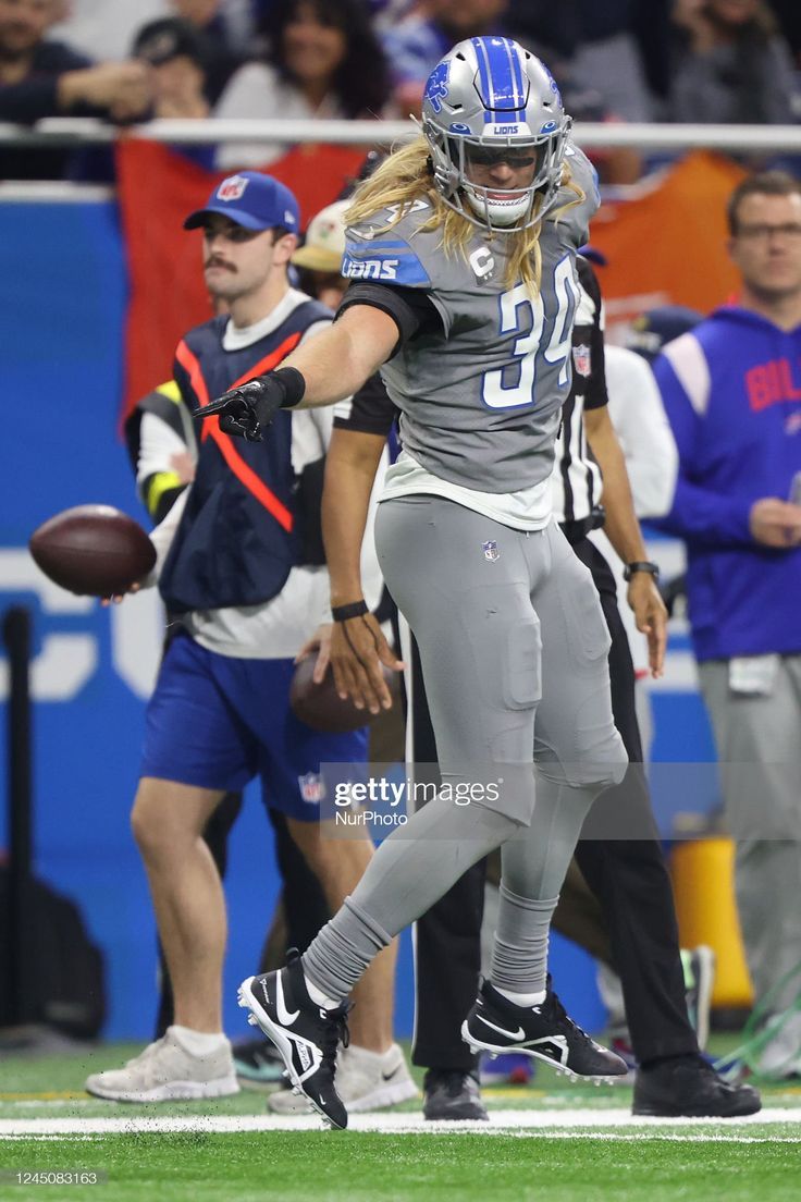 736x1104 Detroit Lions linebacker Alex Anzalone celebrates after intercepting. News Photo