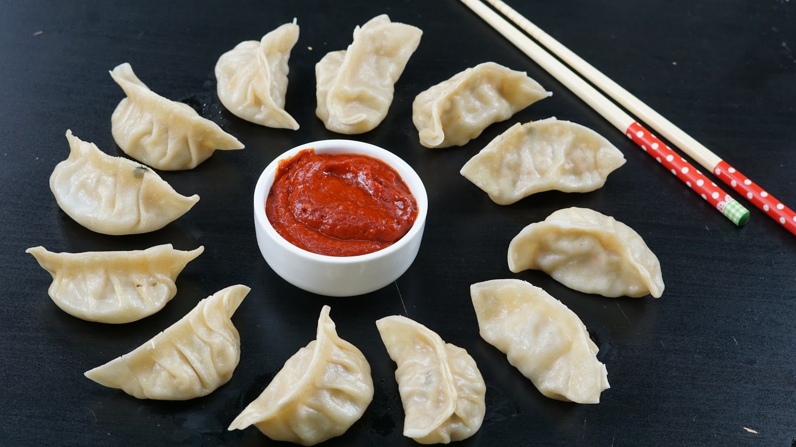 1600x900 Chicken Momo Wallpaper