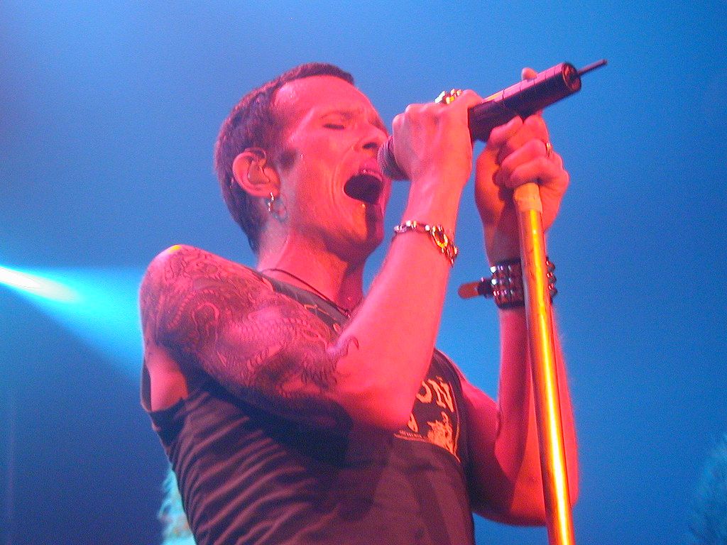 1024x768 Scott Weiland [Velvet Revolver]. Velvet Revolver at the 9:3