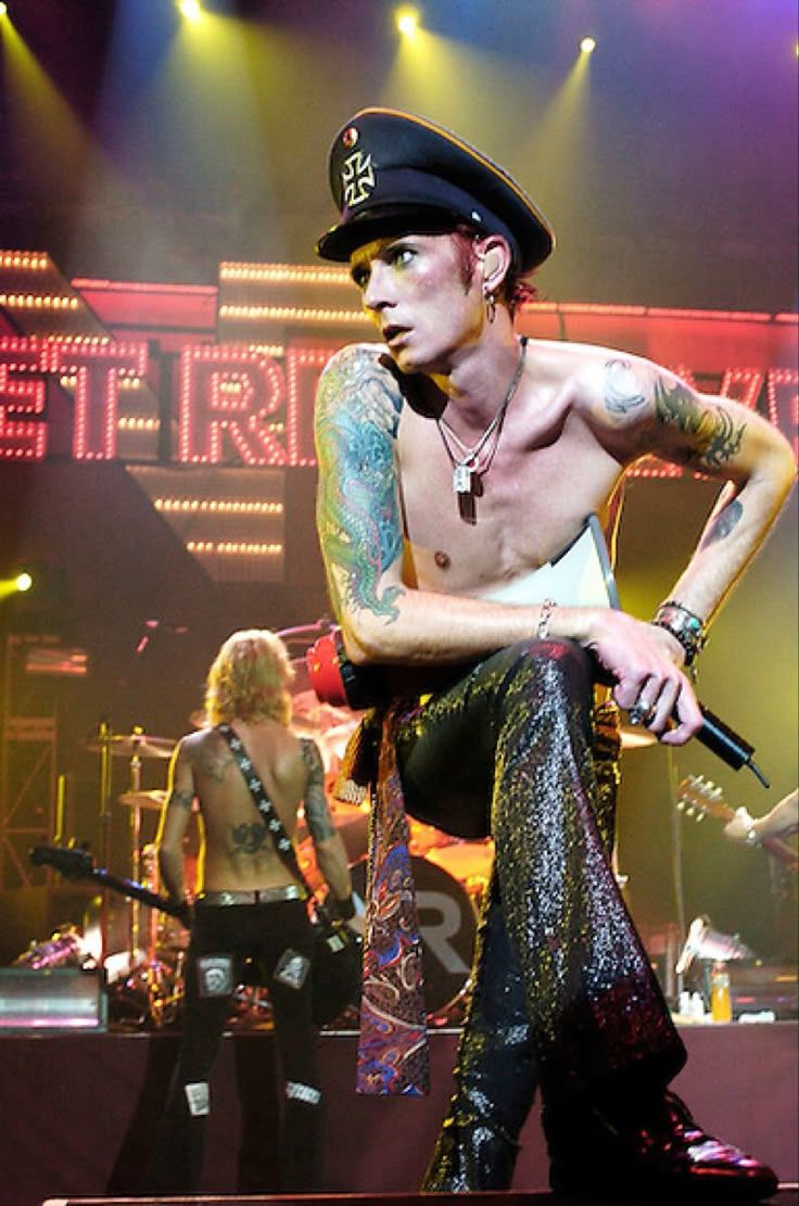 736x1111 Velvet revolver wallpaper. Scott weiland style, Scott weiland 90s, Frontman