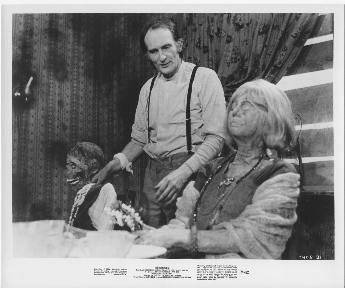1200x1001 DERANGED Still ROBERTS BLOSSOM ED GEIN ROTTING CORPSE Original Publicity Photo