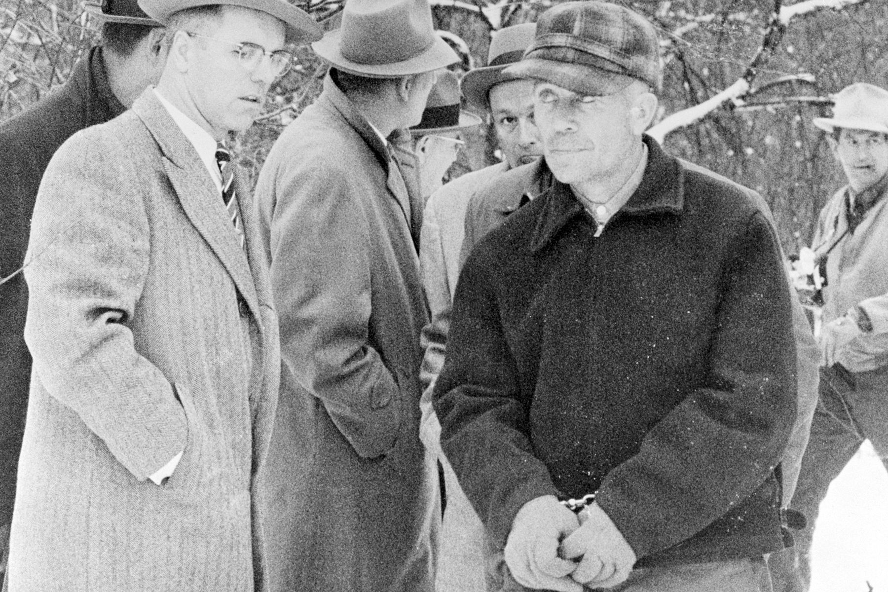 1800x1200 Ed Gein: Real Life Killer Behind Ryan Murphy's New 'Monster' Season