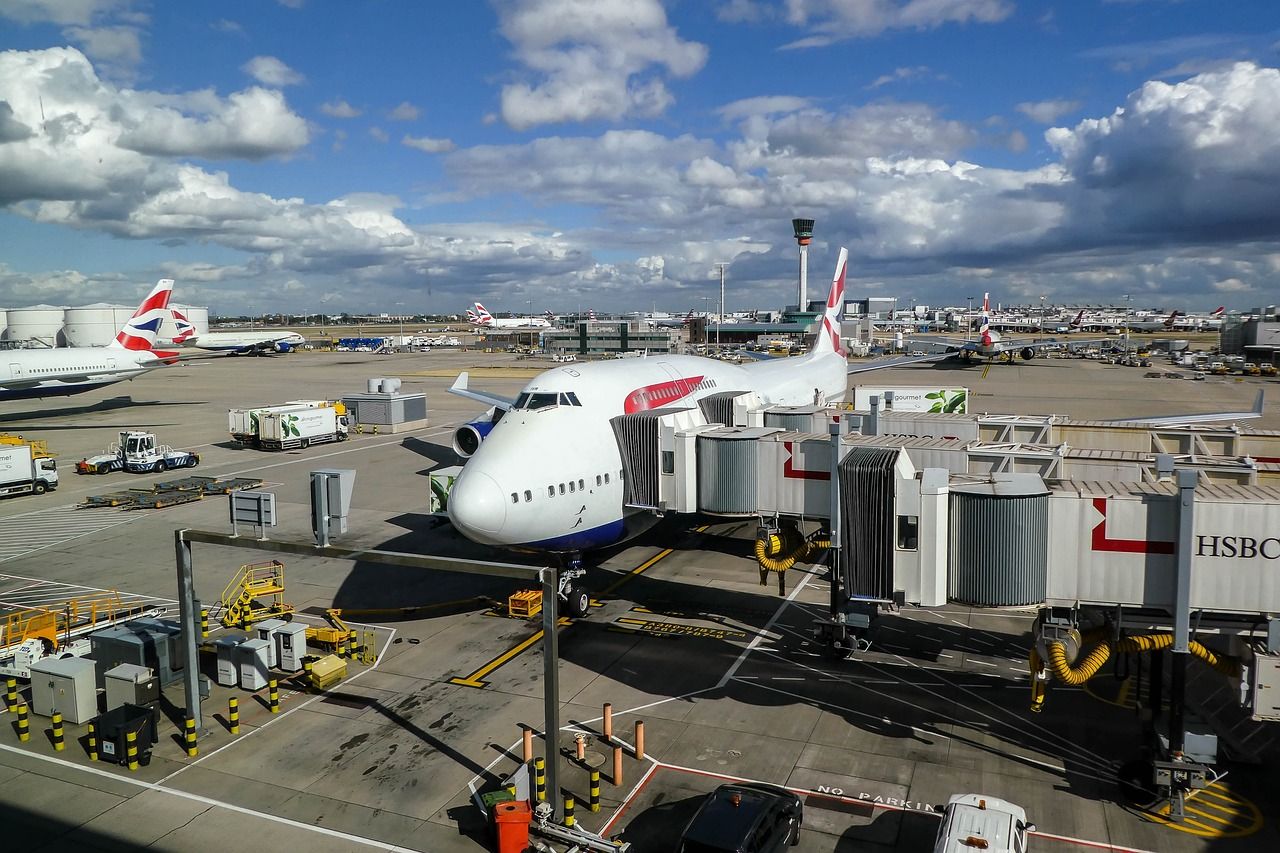 1280x853 Free Heathrow & Plane Image