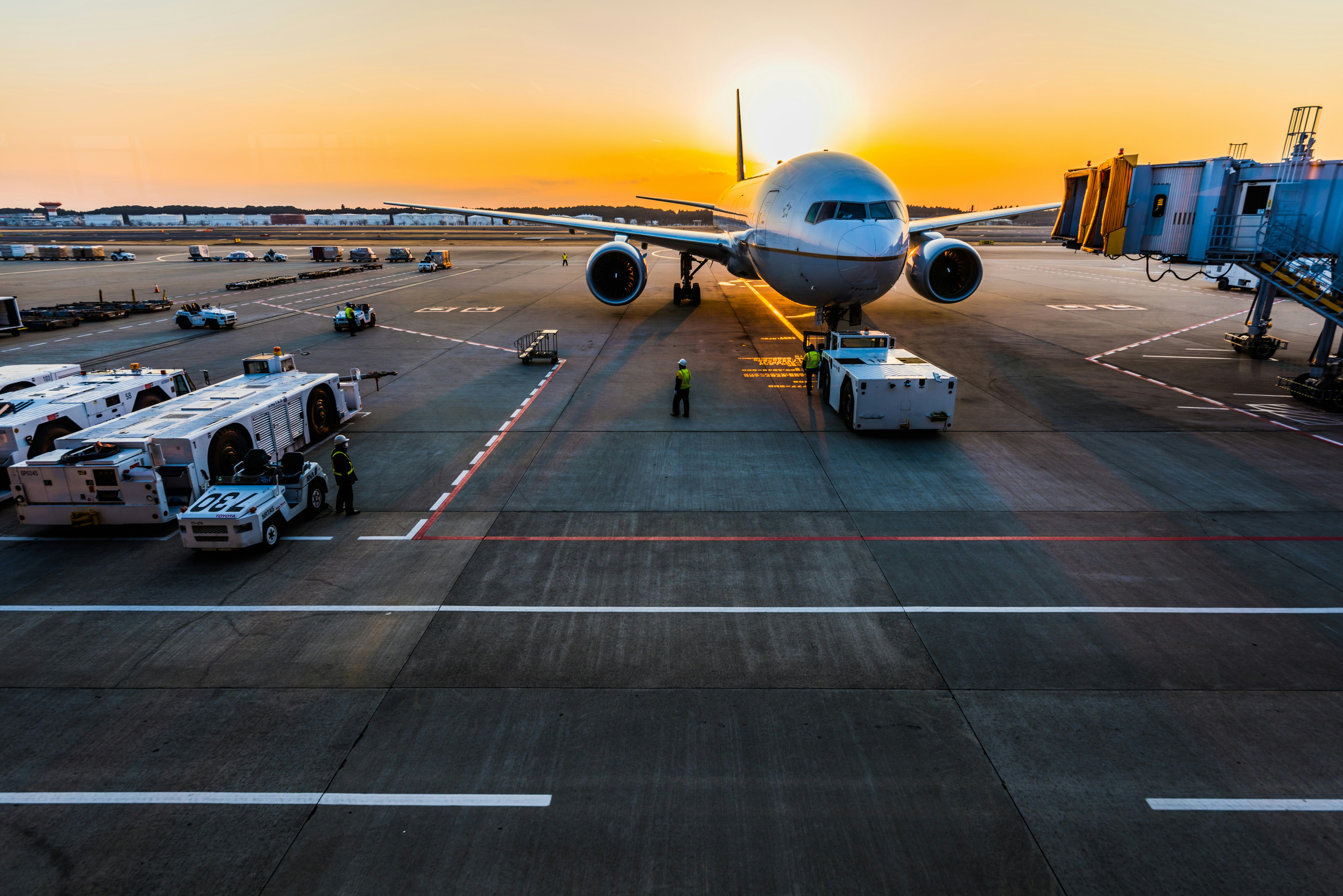 7360x4912 Is London Heathrow Airport the largest airport in the world?