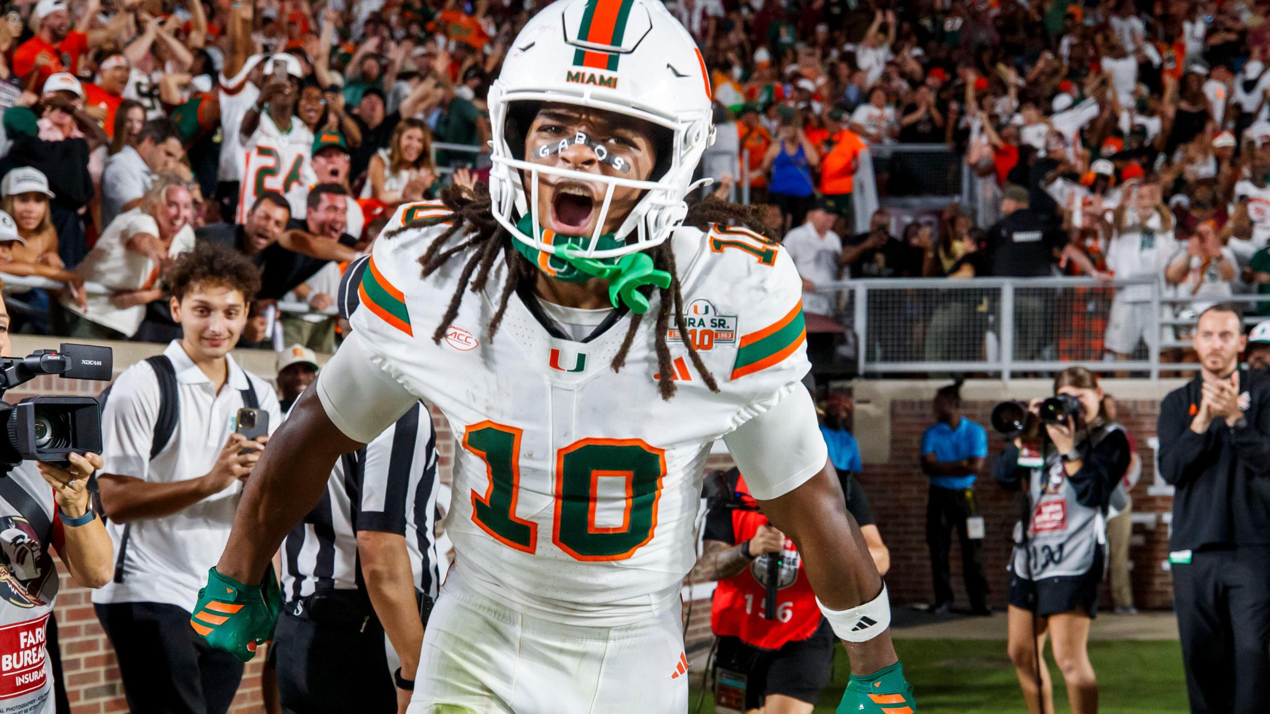 2560x1440 Carson Beck Throws 4 TD Passes To Help No. 3 Miami Hold Off No. 18 Florida State, 28 22