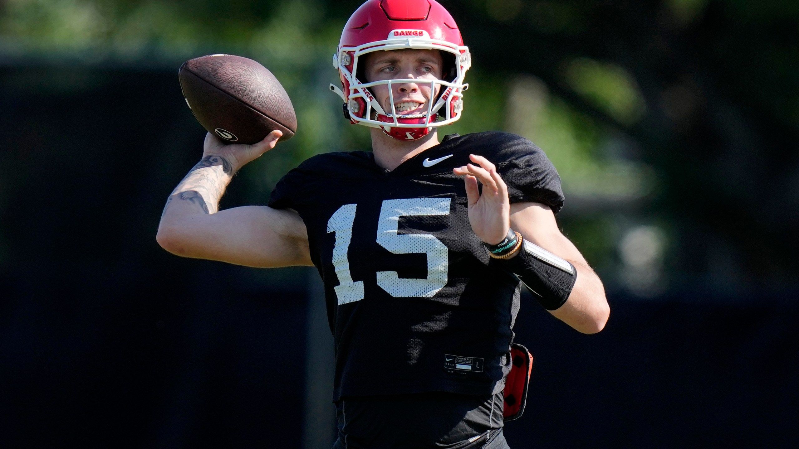 2560x1440 Georgia's Carson Beck details what went into his decision to return to Bulldogs. KSNT 27 News